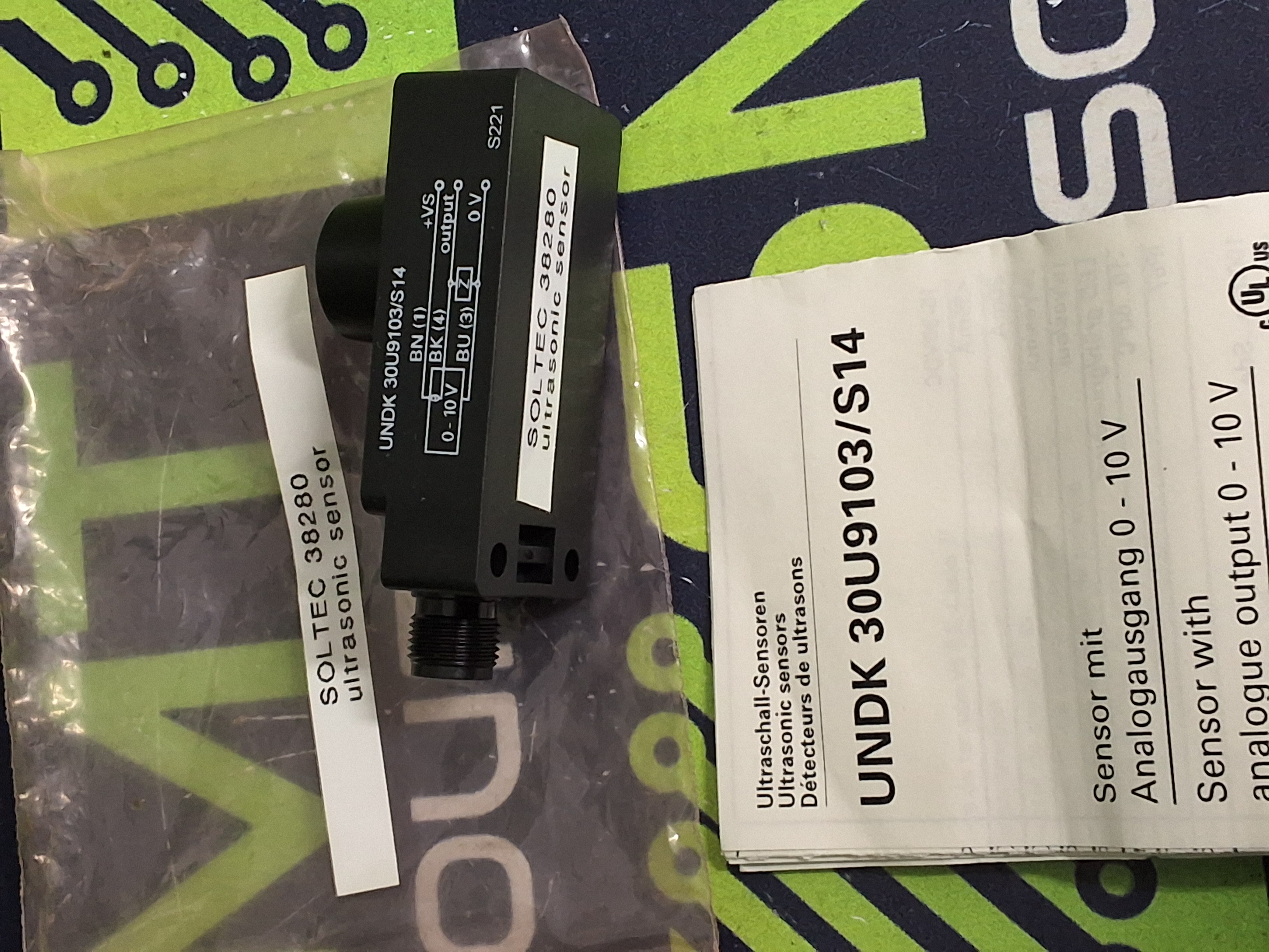 ultrasonic distance-measuring and proximity sensor
