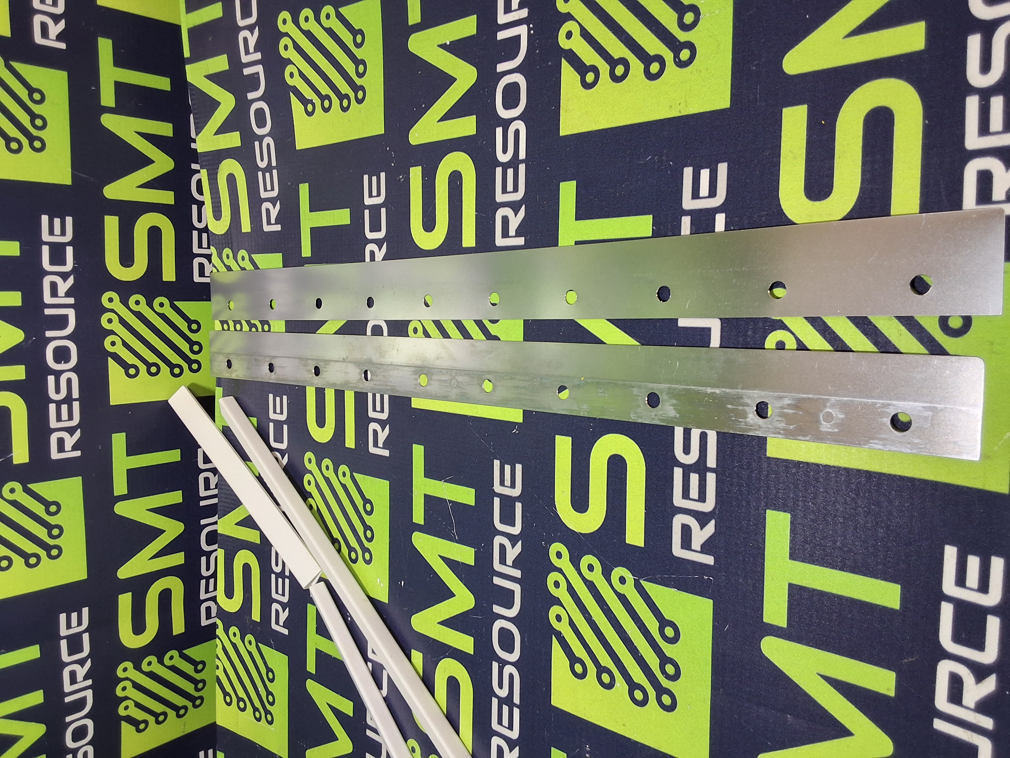 Used DEK JNJ INDUSTRIES DFMBO-440 METAL SCREW-MOUNT SQUEEGEE BLADE SET 440mm