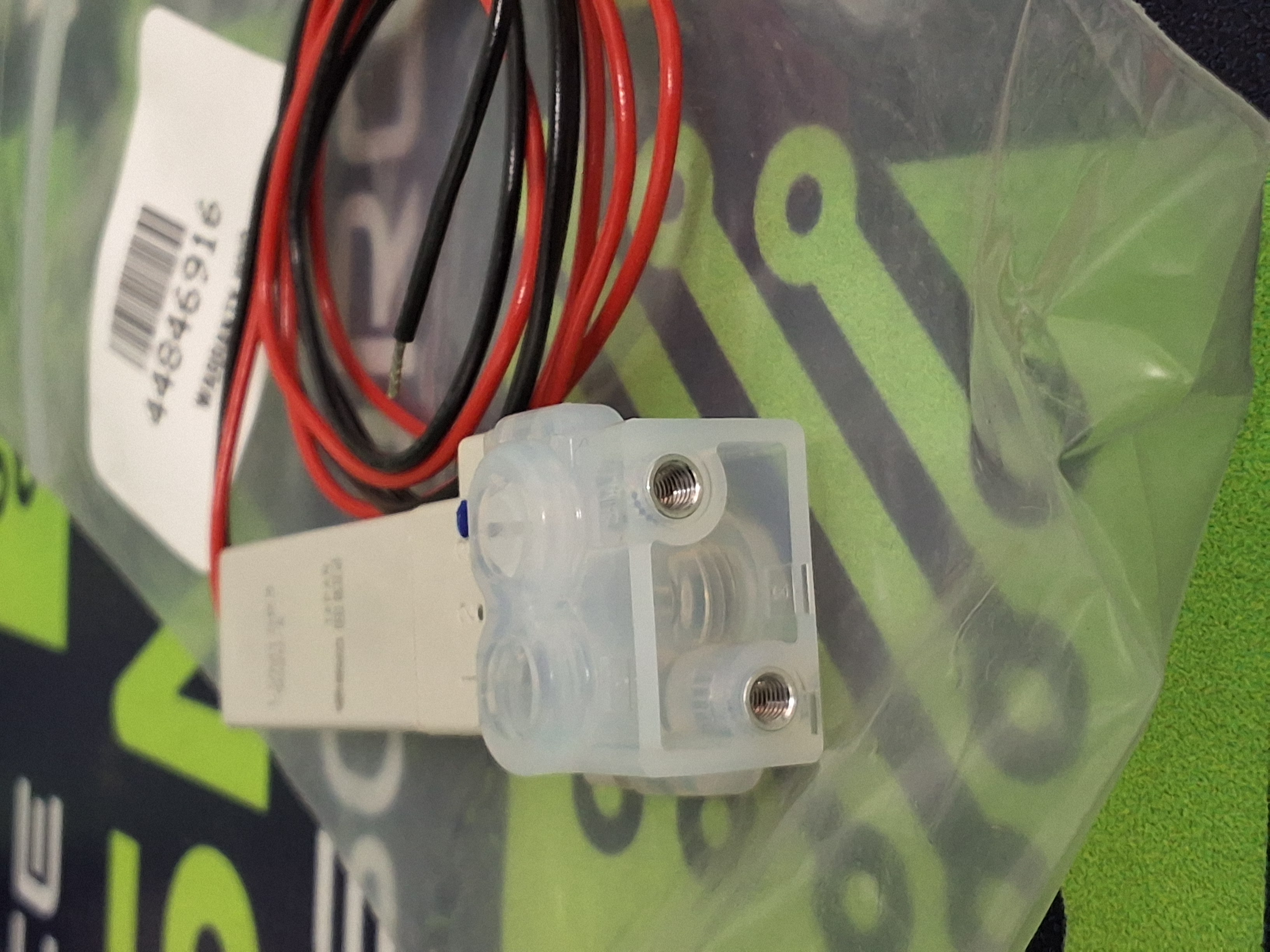 SMC LVM10R3-5G2U-6 SOLENOID VALVE 24VDC - BRAND NEW