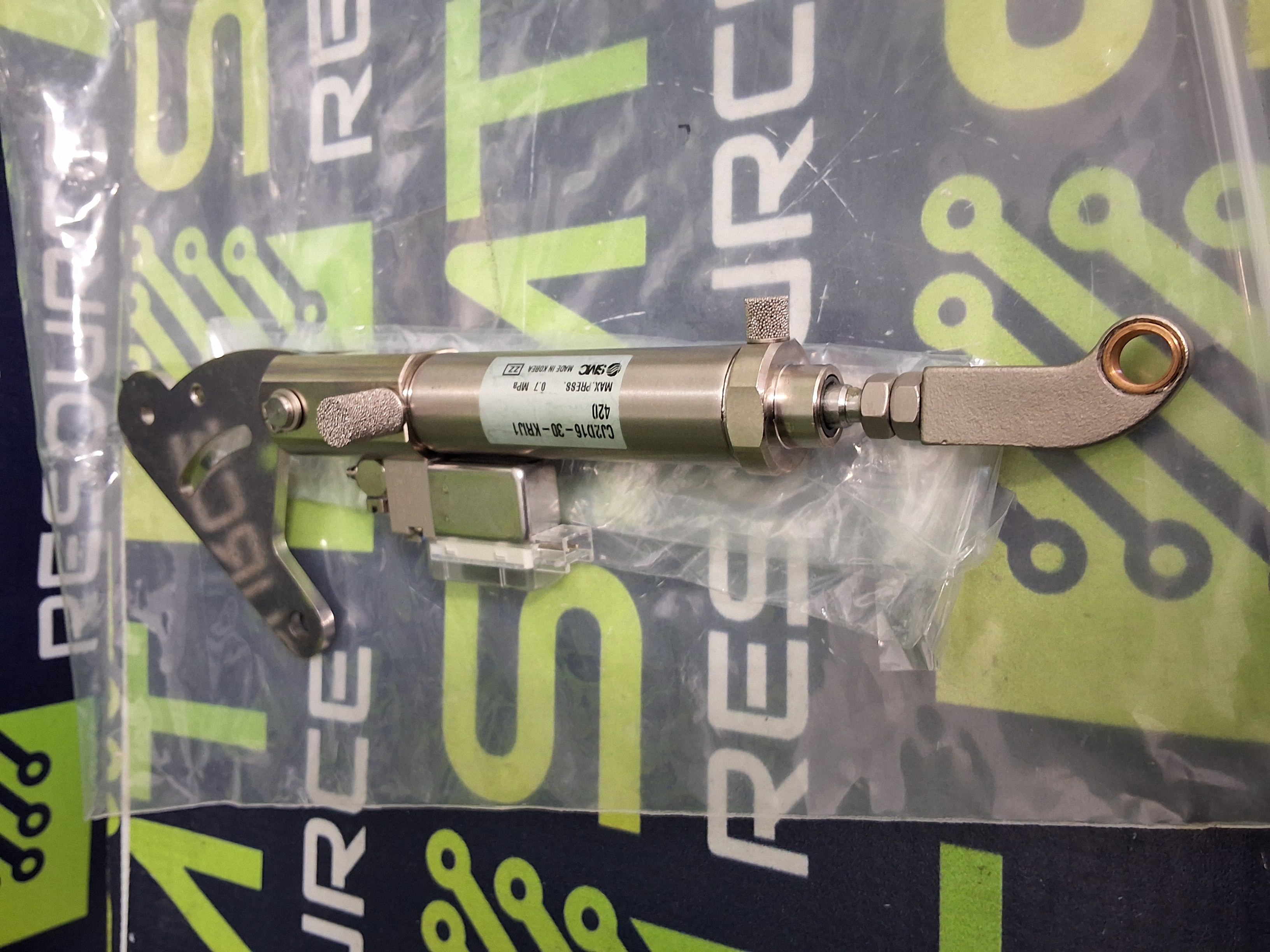 Used SMC CJ2D16-30-KRIJ1420 PNEUMATIC CYLINDER
