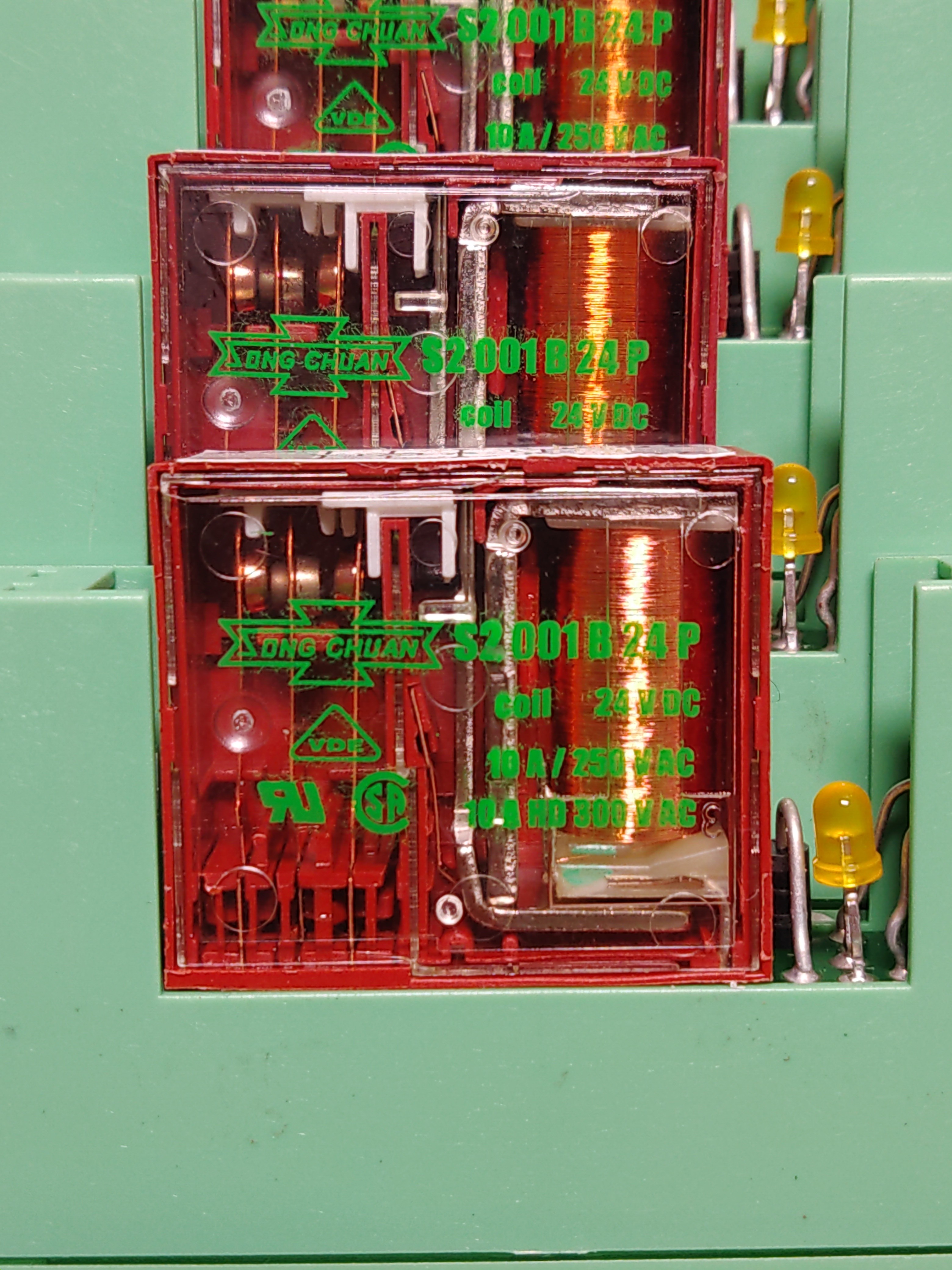 Used PHOENIX 2942807 RELAY MODULE S2001B24P EMG 10-REL/KSR-G 24/1-LCU 