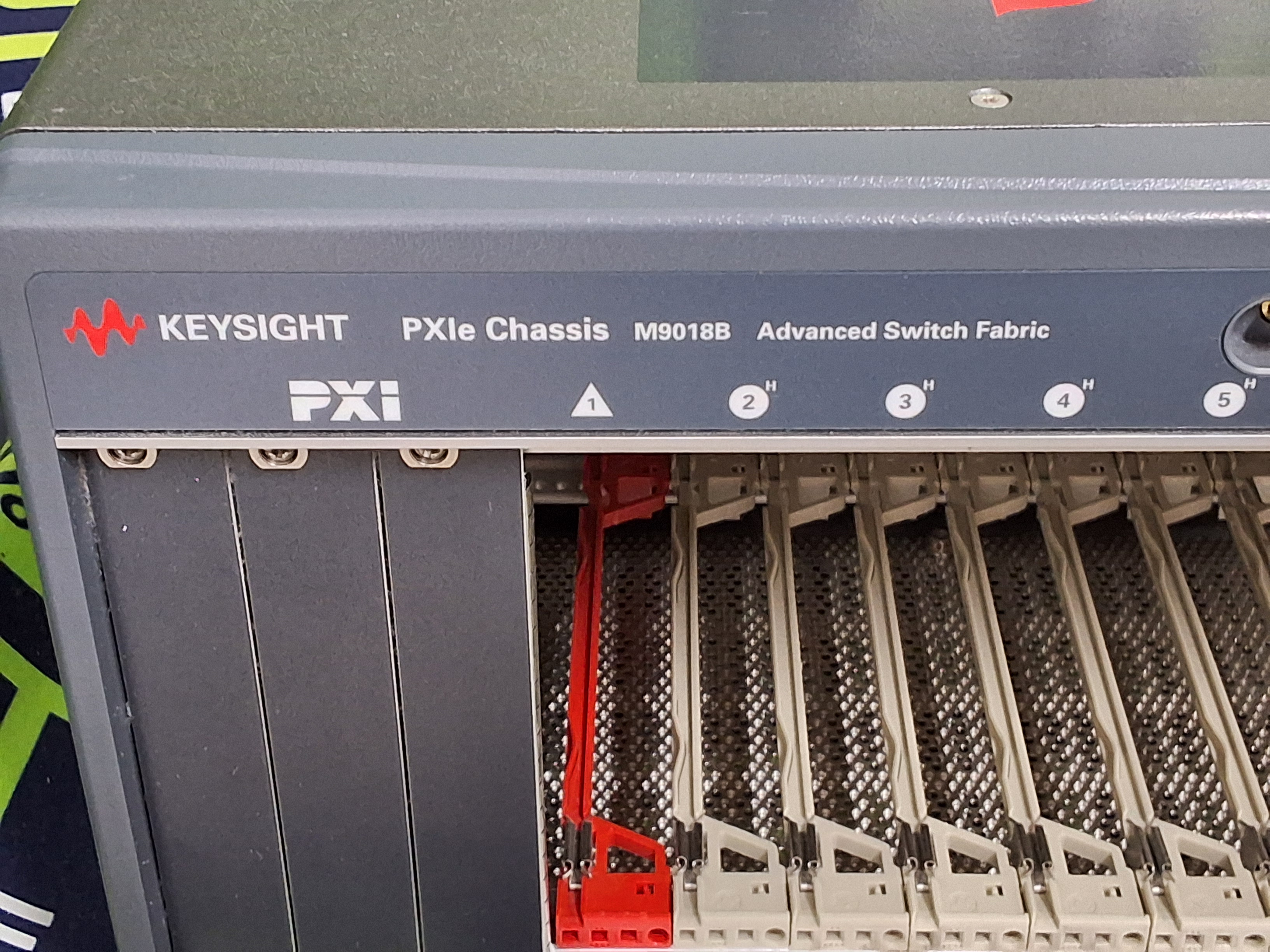Used KEYSIGHT PXIe CHASSIS M9018B ADVANCED SWITCH FABRIC 18-SLOT 220/240V 1300W