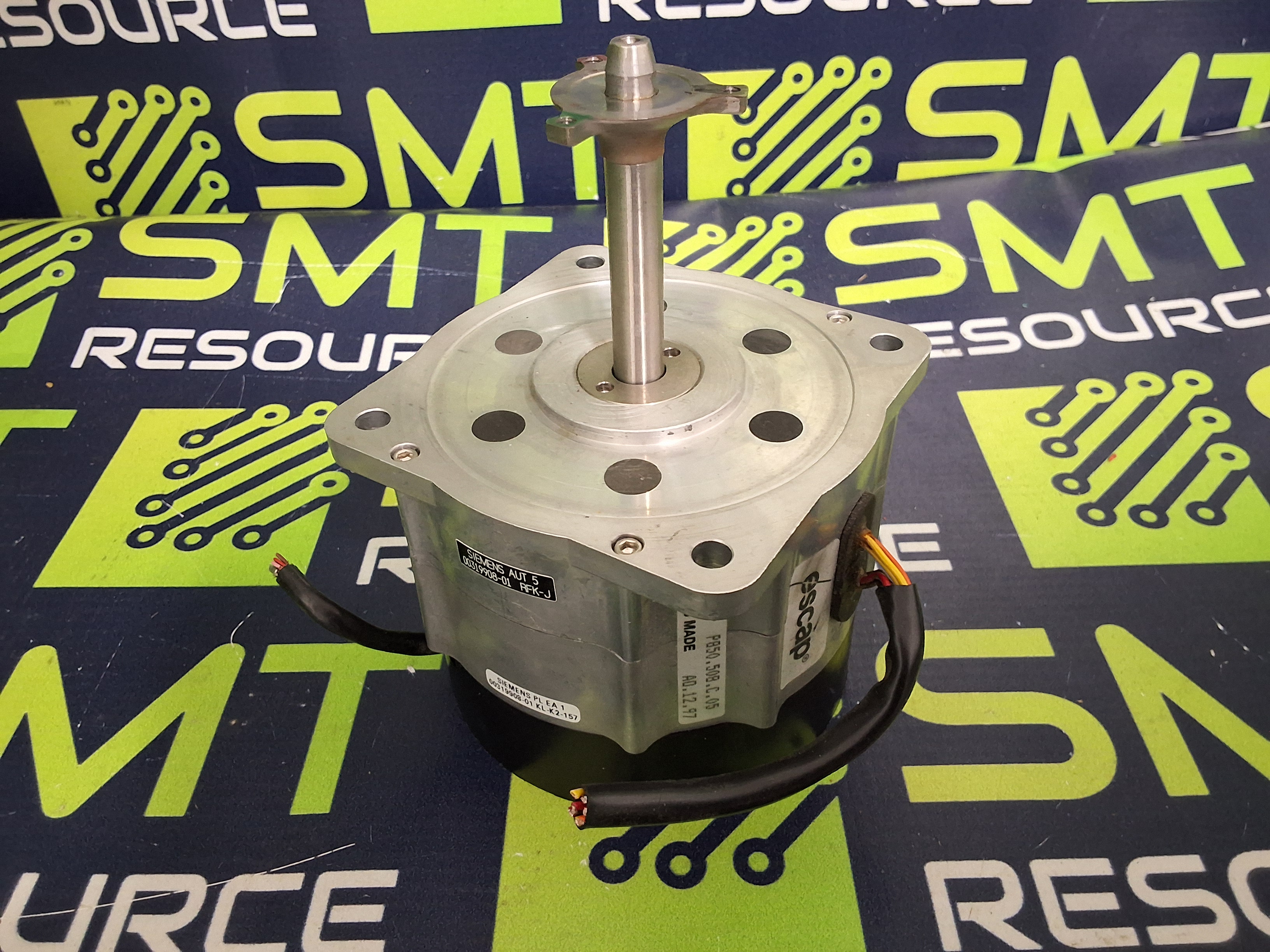 Used SIEMENS / ESCAP 00319908-01 STAR DRIVE SERVO MOTOR P850.508.C.05