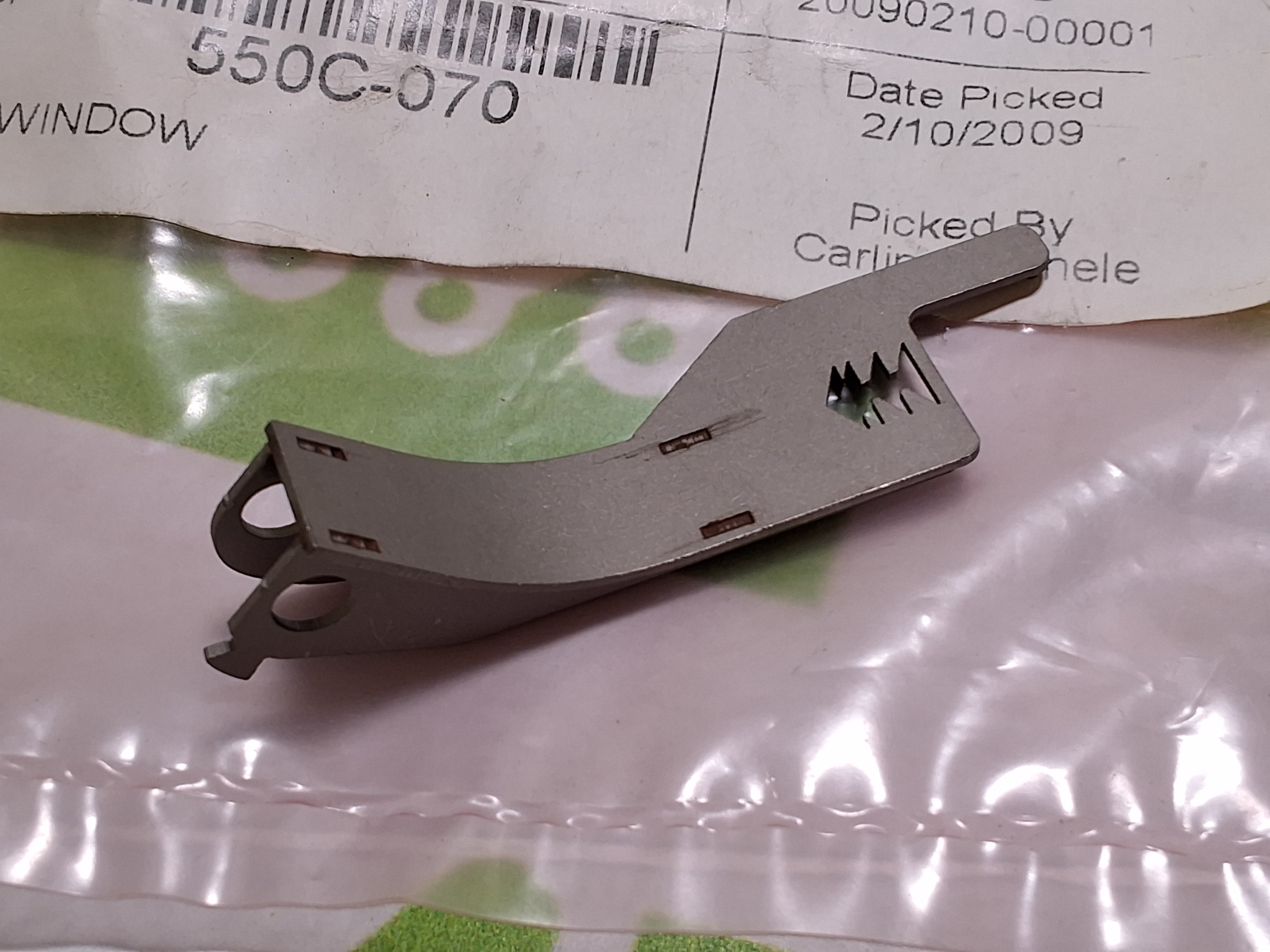 UNIVERSAL INSTRUMENTS 550C-070 LATCH WINDOW - NEW