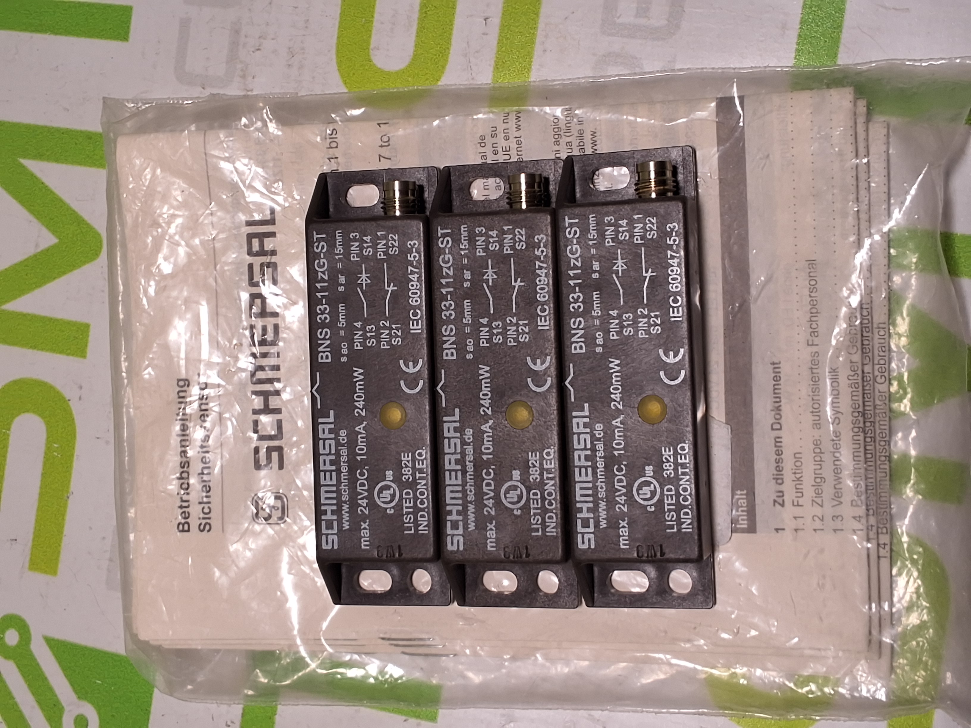 SCHMERSAL BNS 33-11zG-ST SAFETY SENSOR - BRAND NEW