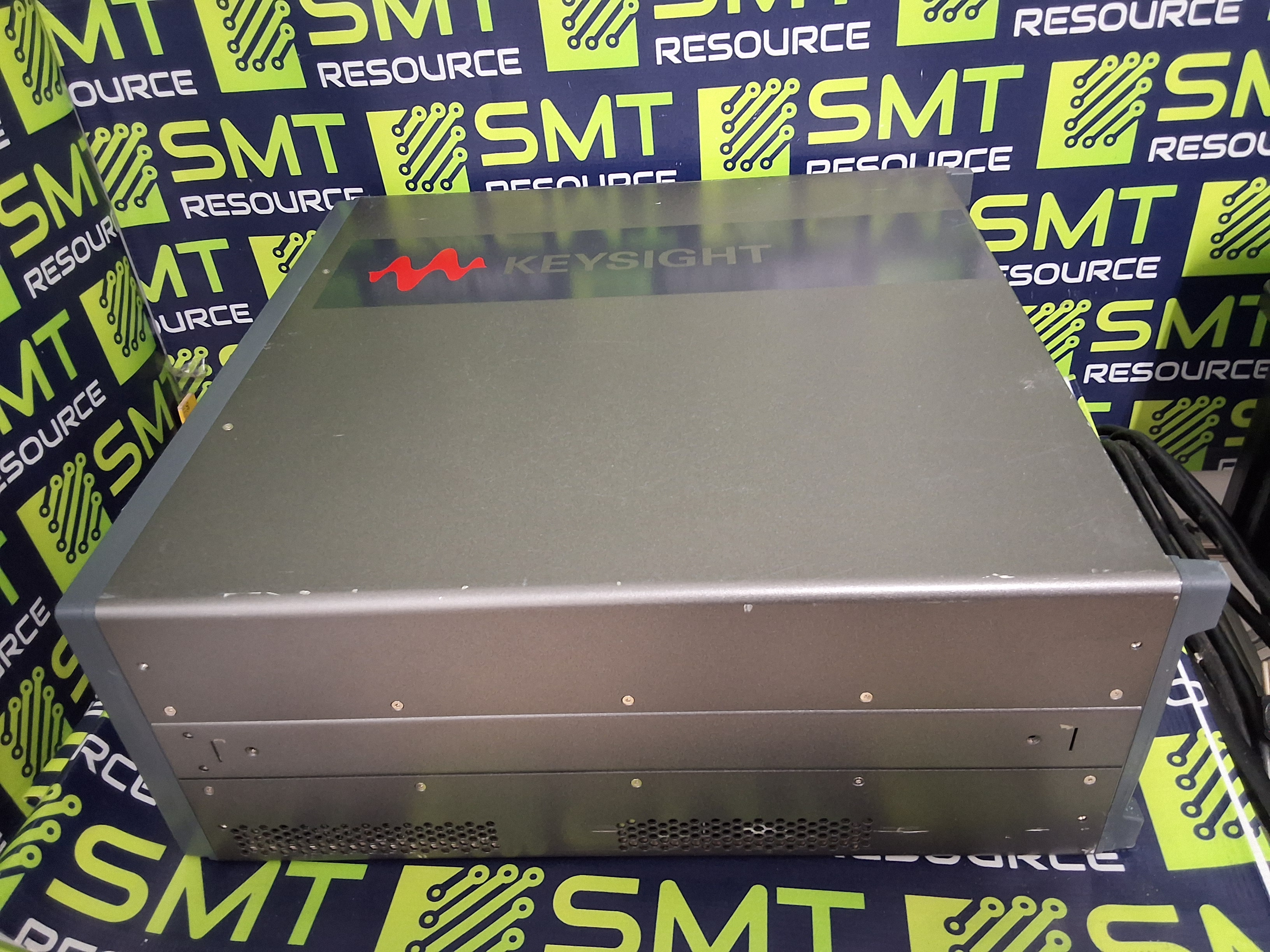 Used KEYSIGHT PXIe CHASSIS M9018B ADVANCED SWITCH FABRIC 18-SLOT 220/240V 1300W