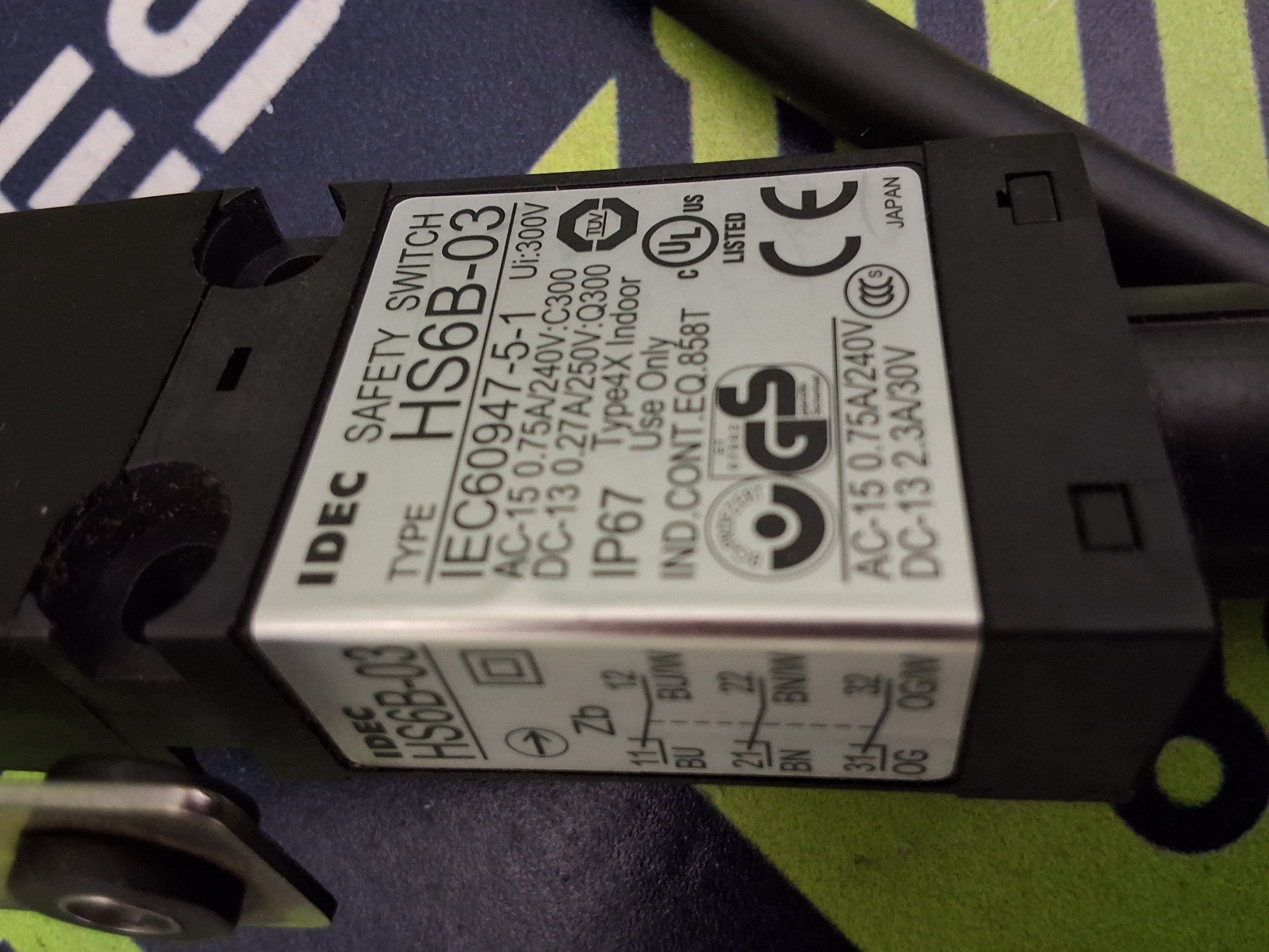 Used IDEC HS6B-03 SAFETY INTERLOCK SWITCH WITH KEY