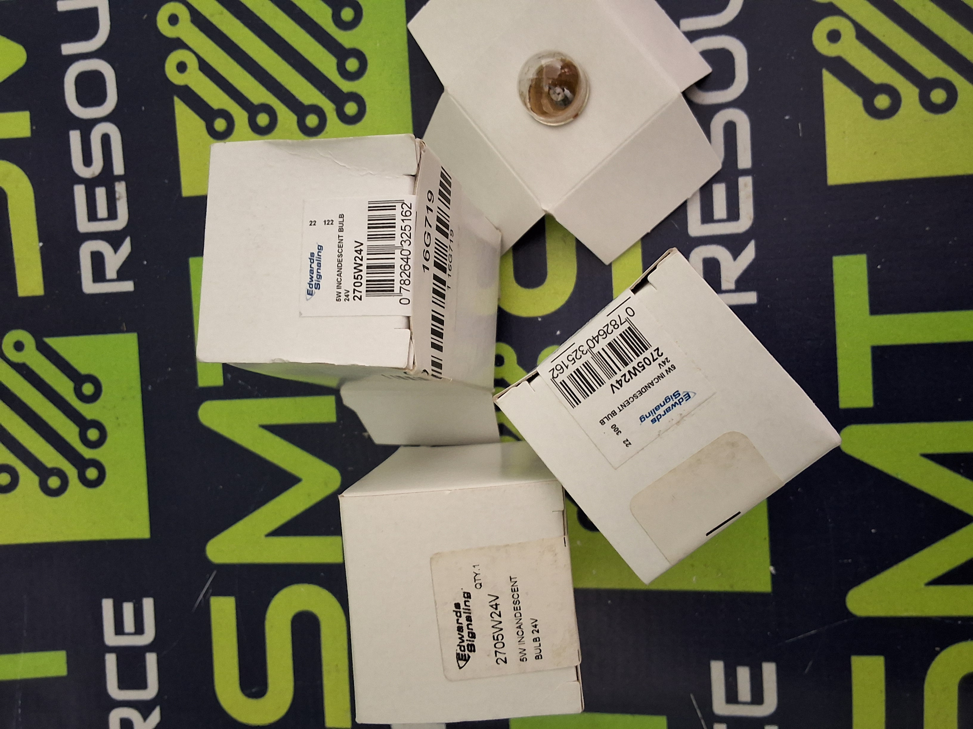 EDWARDS SIGNALING 2705W24V INCANDESCENT LIGHT BULB 5W 24V - LOT OF 3 - BRAND NEW