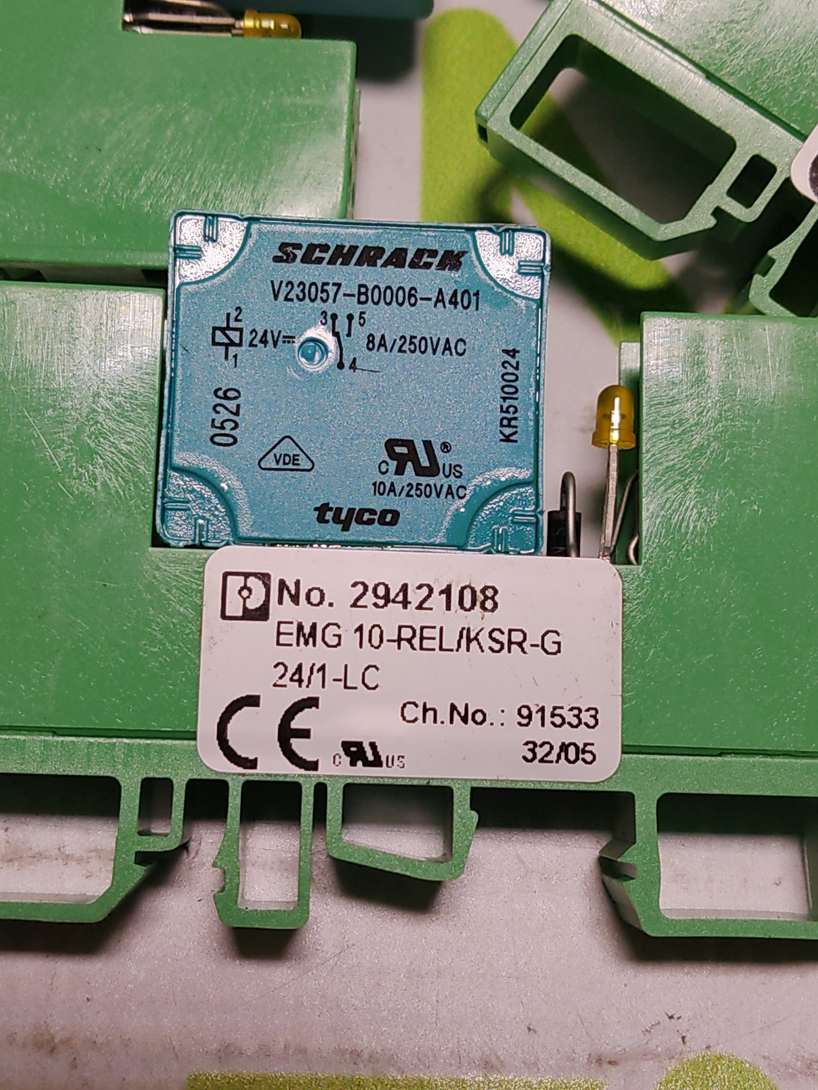 Used PHOENIX CONTACT EMG 10-REL/KSR-G 24/21-LC RELAY MODULE