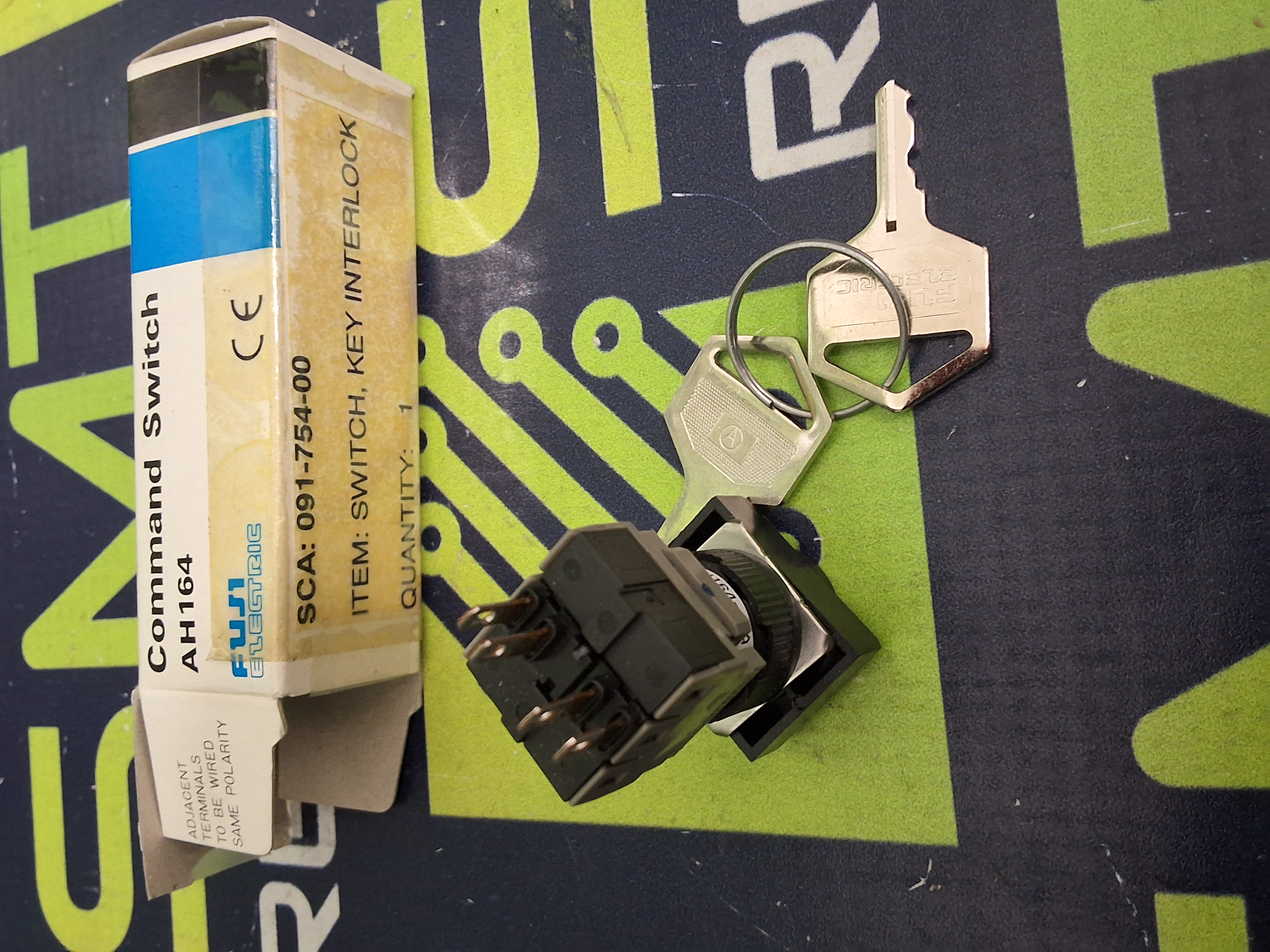 FUJI ELECTRIC AH164-J2A11A KEY INTERLOCK COMMAND SWITCH - BRAND NEW