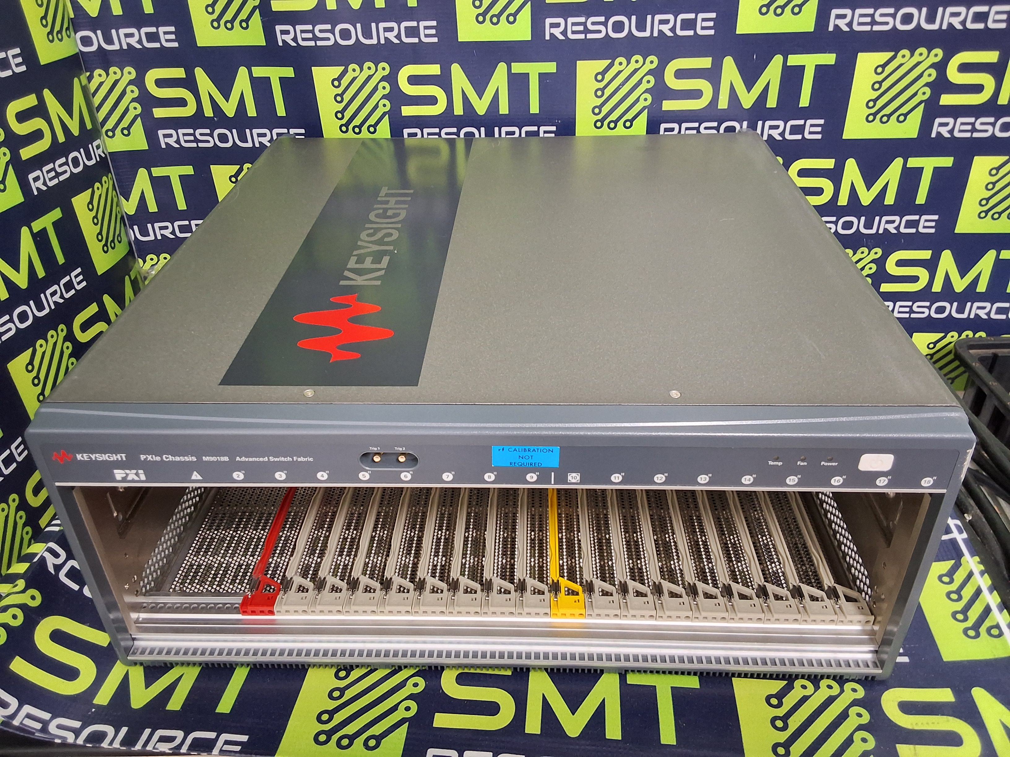 Used KEYSIGHT PXIe CHASSIS M9018B ADVANCED SWITCH FABRIC 18-SLOT 220/240V 1300W