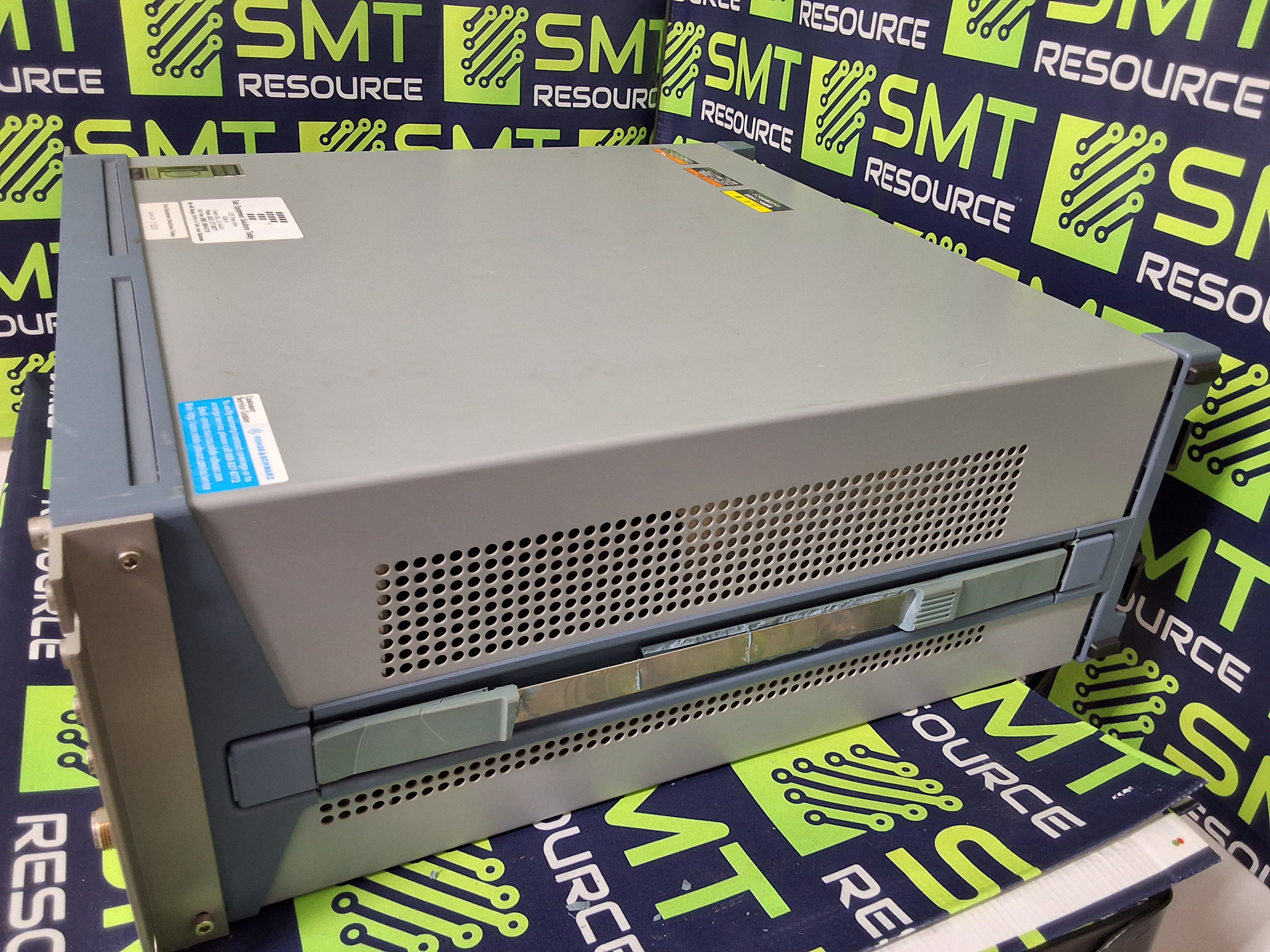 Used ROHDE & SCHWARZ SMIQ03B SIGNAL GENERATOR 300kHz 303GHz