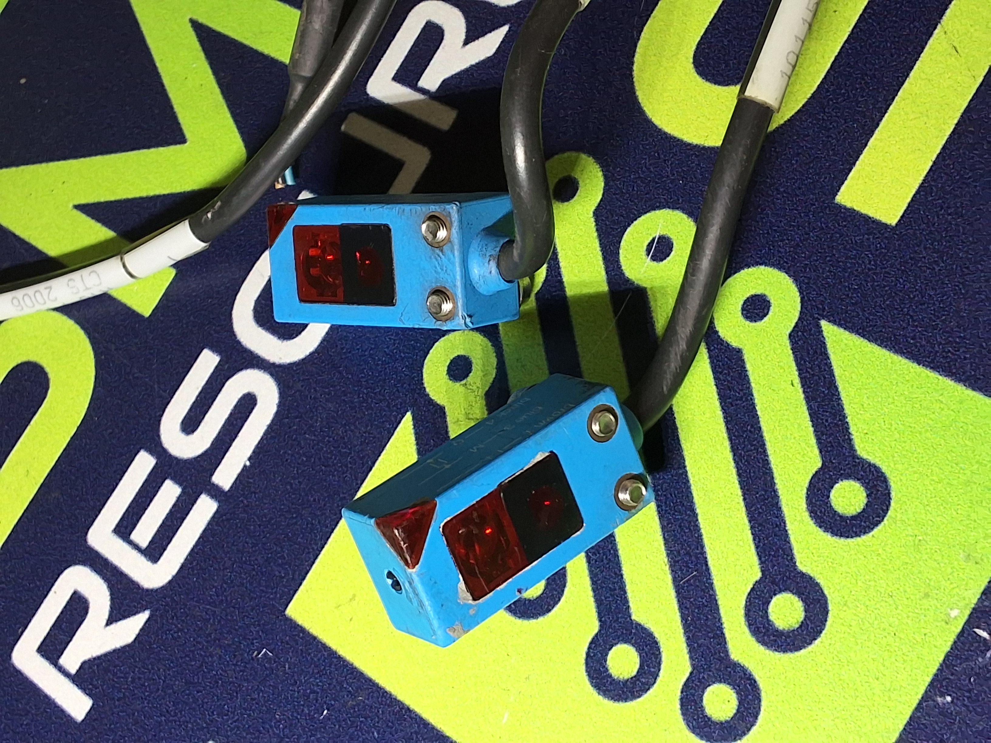 Used SICK WT4-2P132 PHOTOELETRIC PROXIMITY SENSOR - LOT OF 2 -