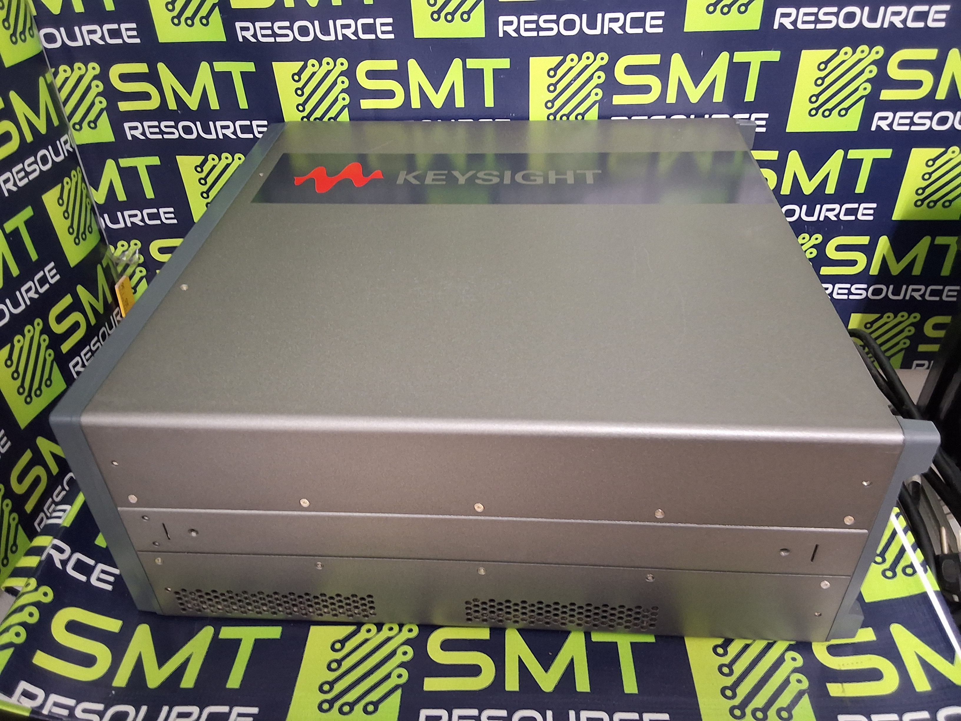 Used KEYSIGHT PXIe CHASSIS M9018B ADVANCED SWITCH FABRIC 18-SLOT 220/240V 1300W 