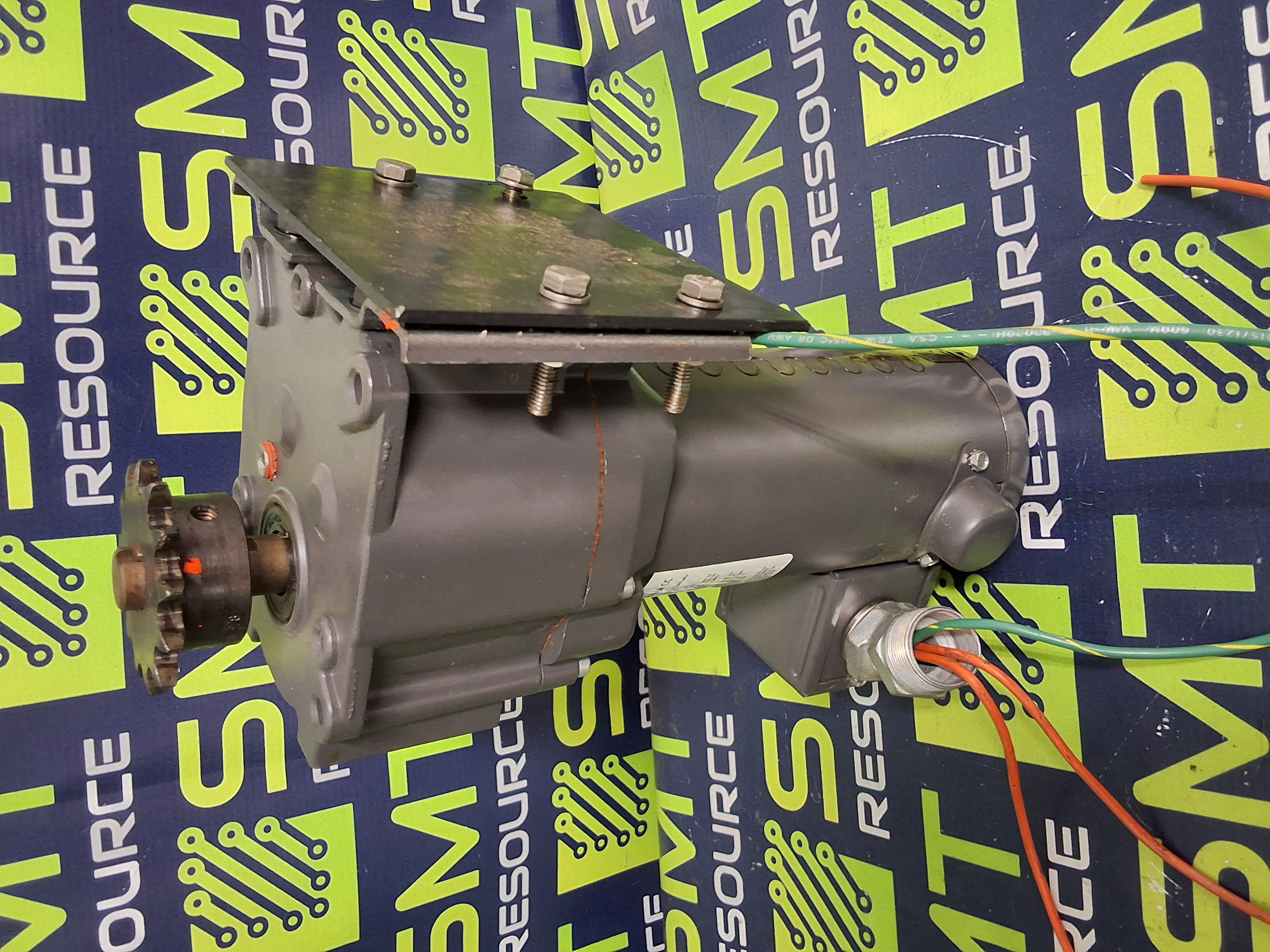 Used DAYTON 4Z383A DC GEARMOTOR 1/8HP 90V 31RPM 1.5A