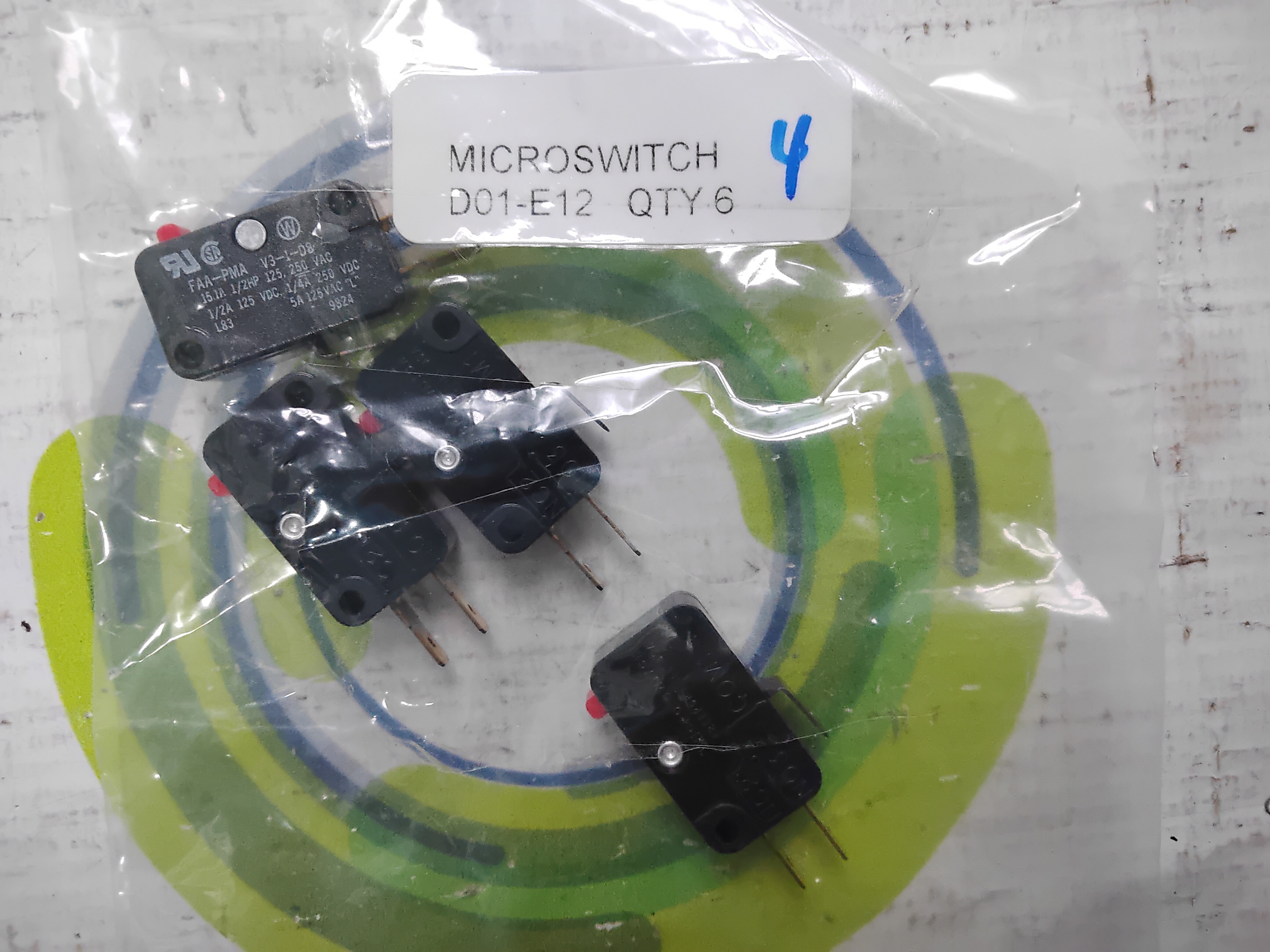 MICRO SWITCH V3L-1-D8 MINIATURE BASIC SWITCH- LOT OF 4 UNITS