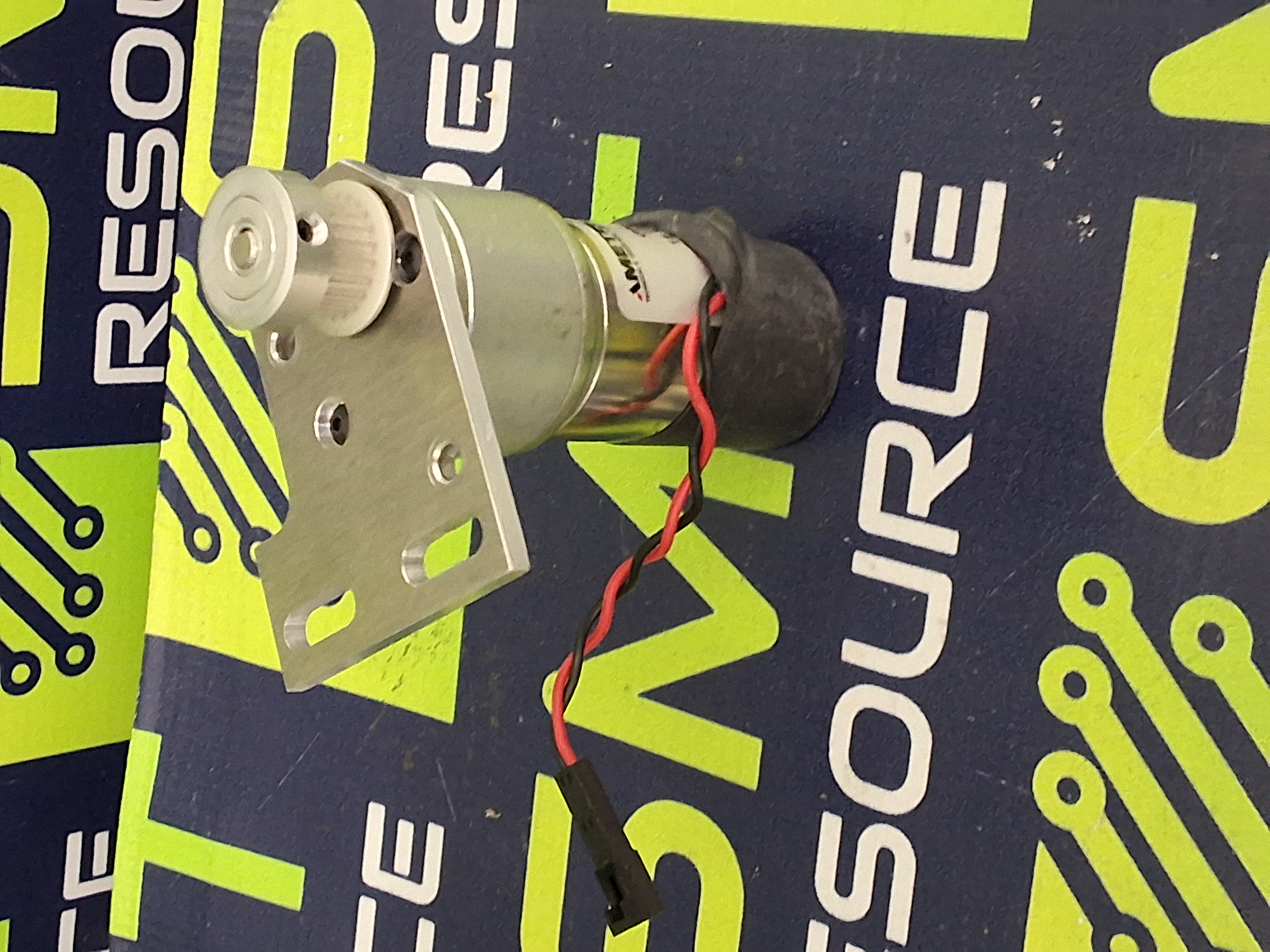 Used AMETEK PITTMAN GM8212-21 GEARMOTOR 19.1VDC 19.5:1 WITH PULLEY