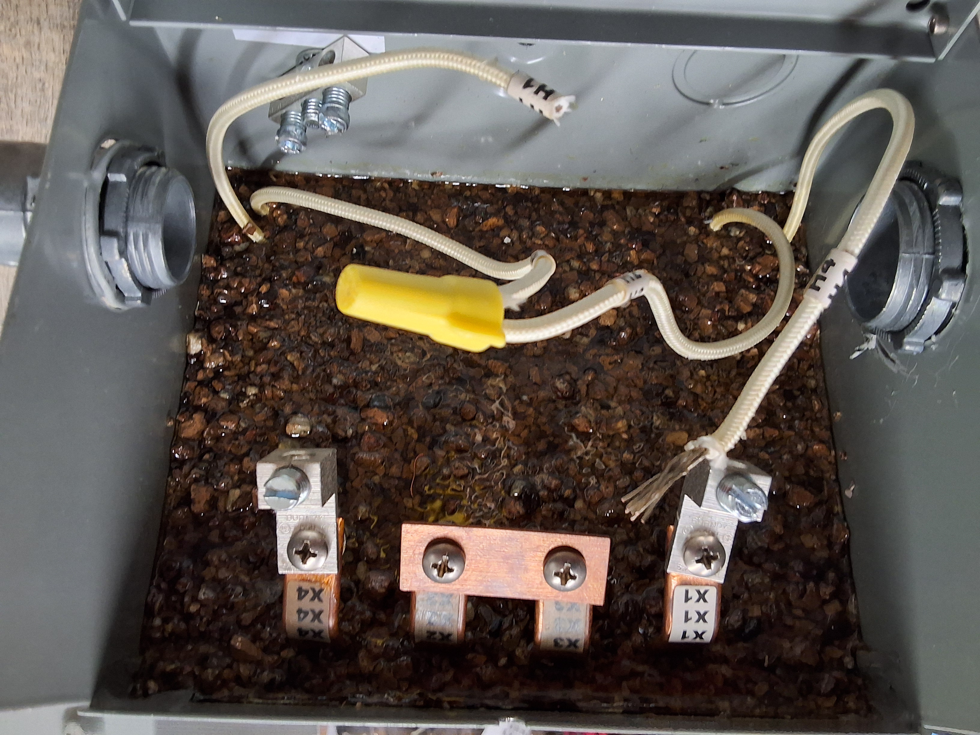 Used HAMMOND POWER SOLUTIONS Q002ESCF BOOST TRANSFORMER 120/240V 50/60Hz