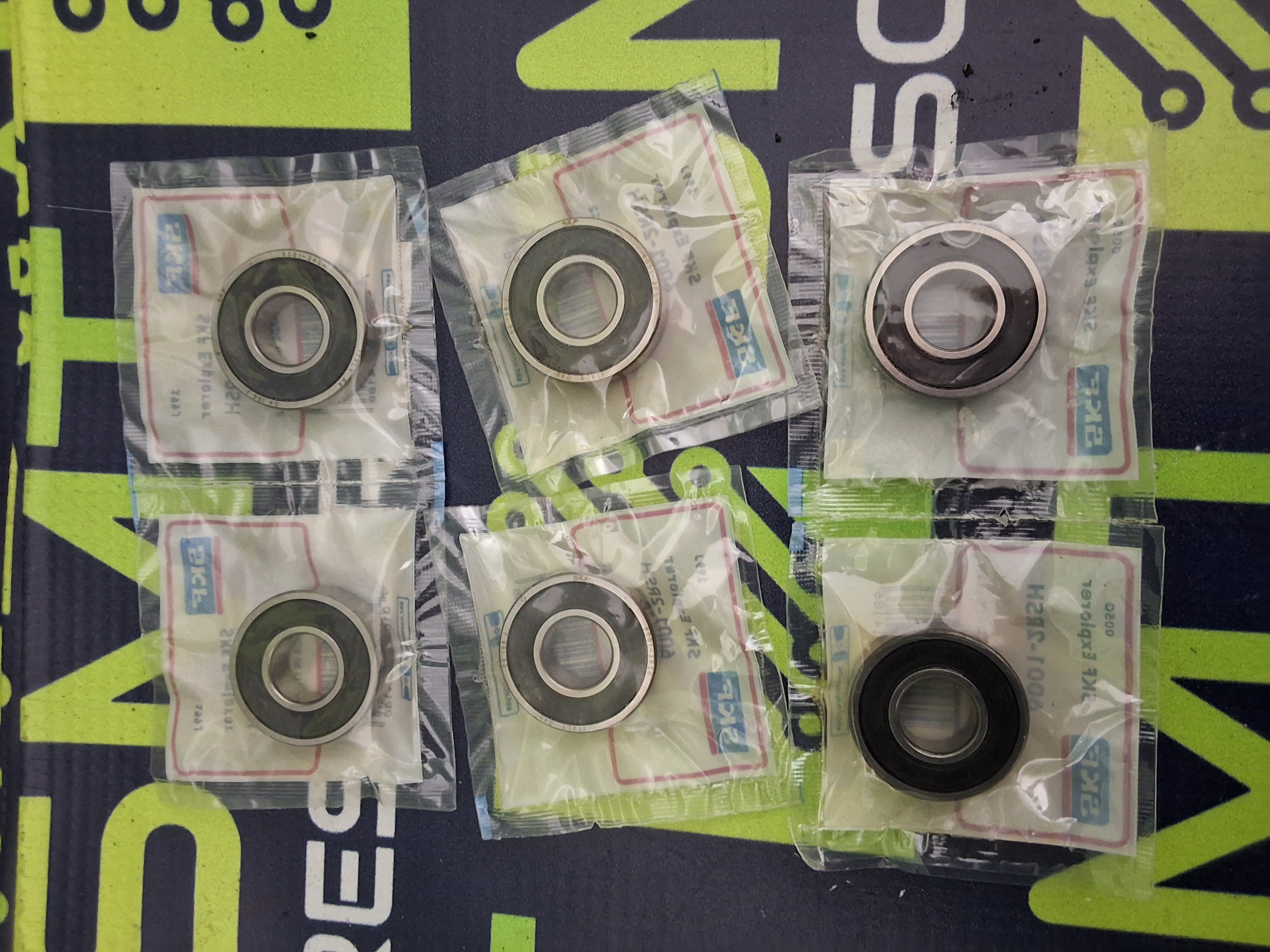 SKF 6001-2RSH SINGLE-ROW DEEP GROOVE BALL BEARING - LOT OF 2 - BRAND NEW