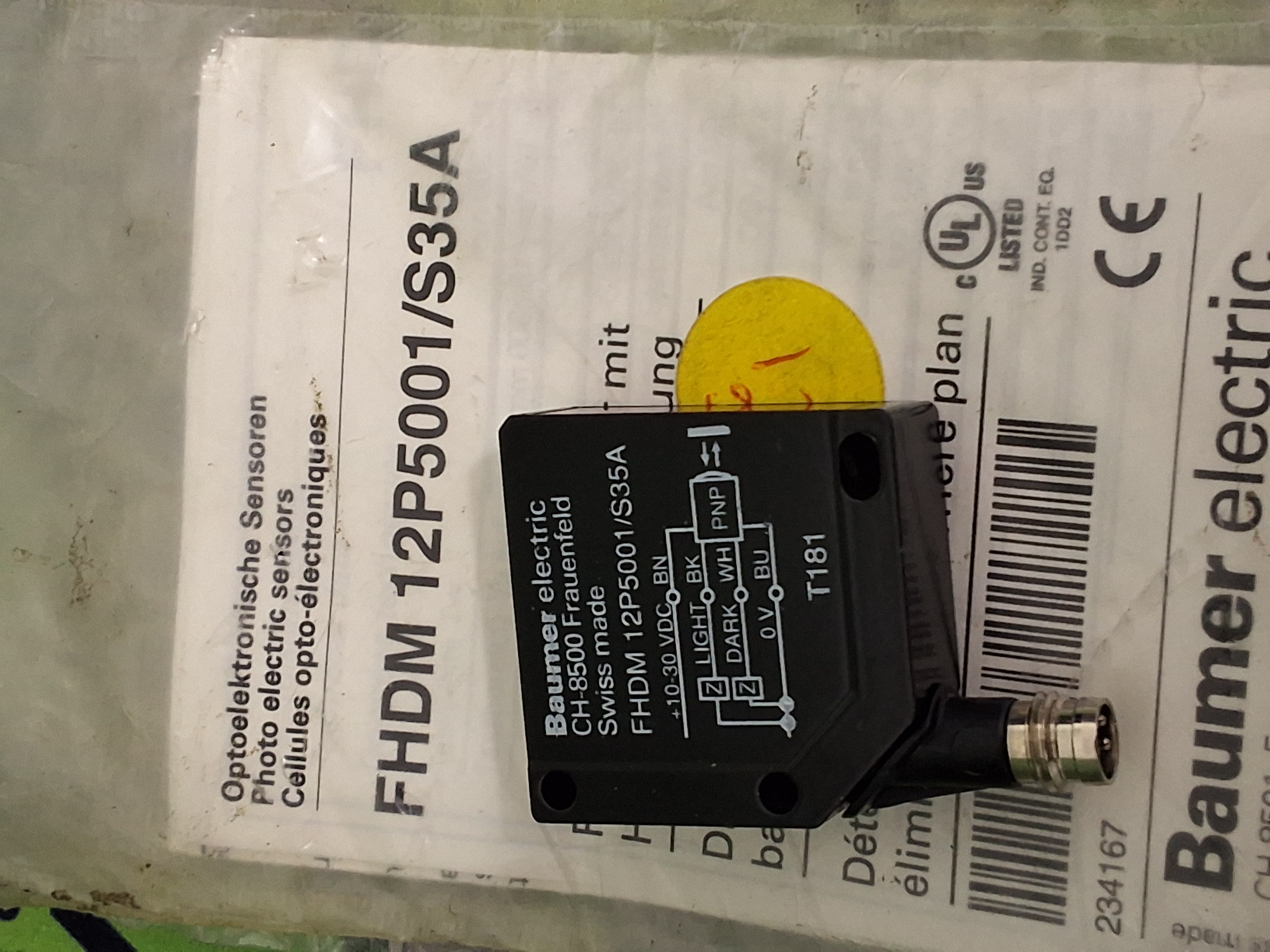 BAUMER FHDM 12P5001/S35A PHOTOELECTRIC SENSOR - BRAND NEW