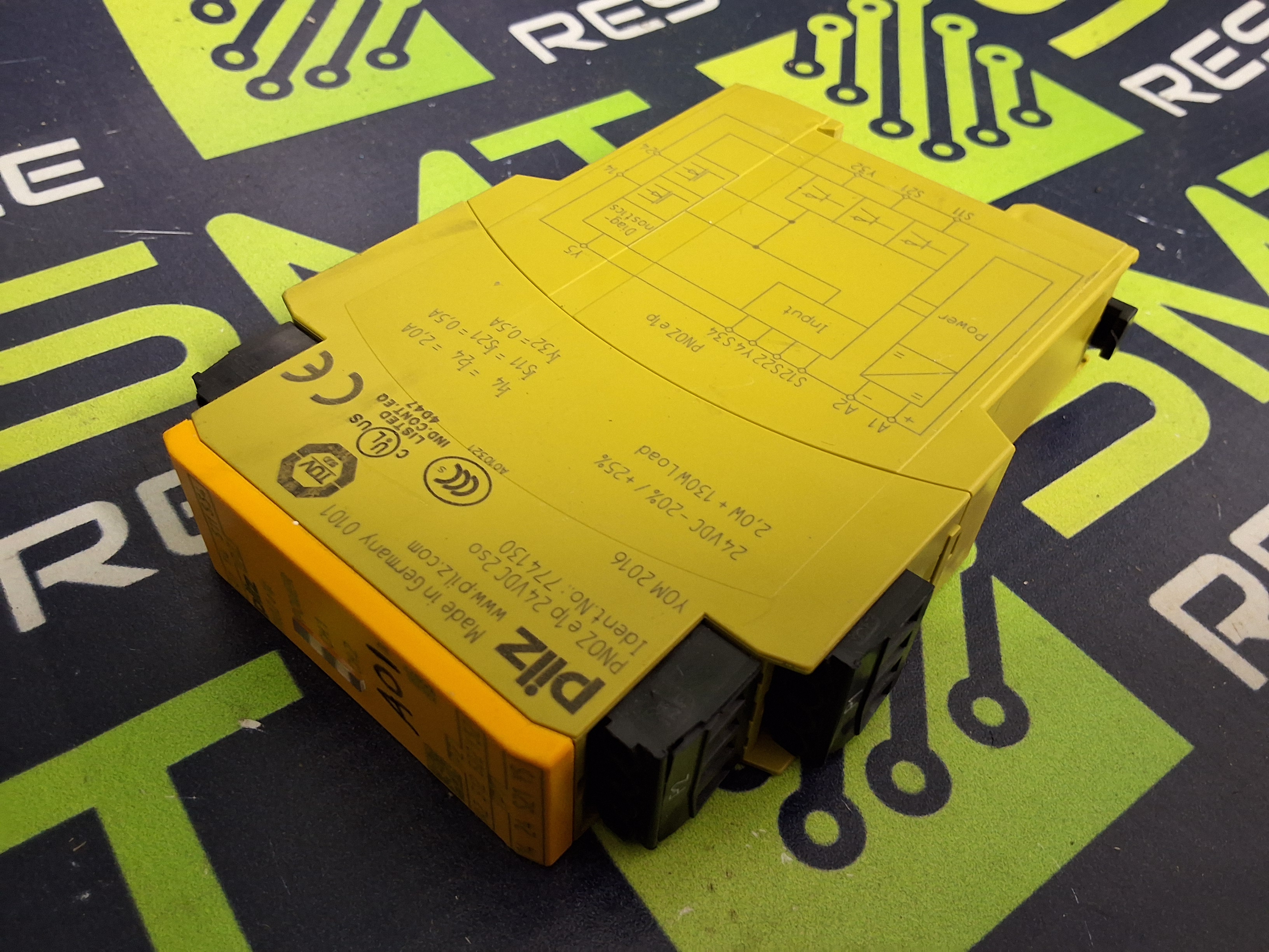 Used PILZ PNOZ e1p / 774130 SAFETY RELAY 24VDC