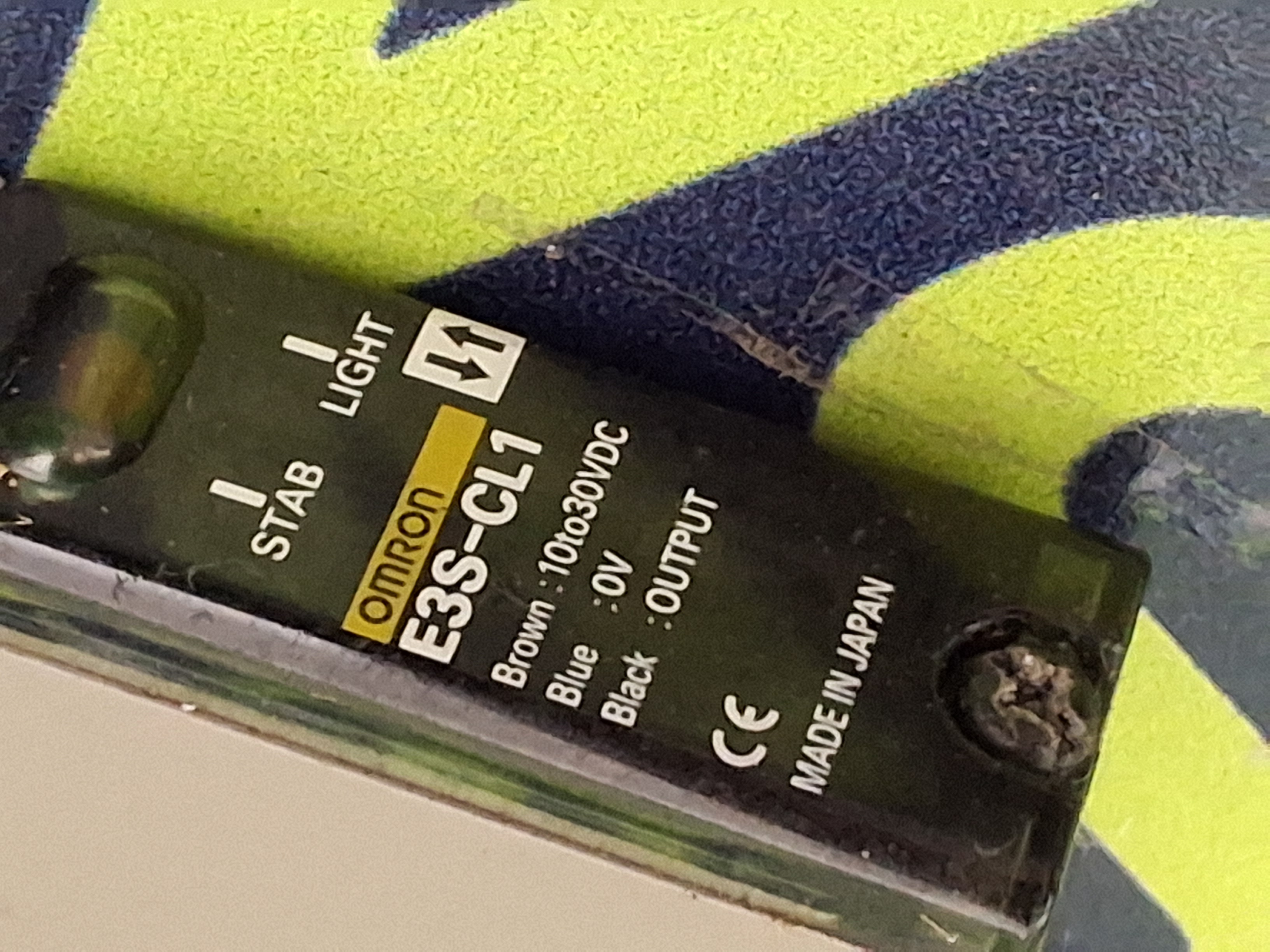 Used OMRON E3S-CL1 PHOTOELECTRIC SENSOR 10-30VDC