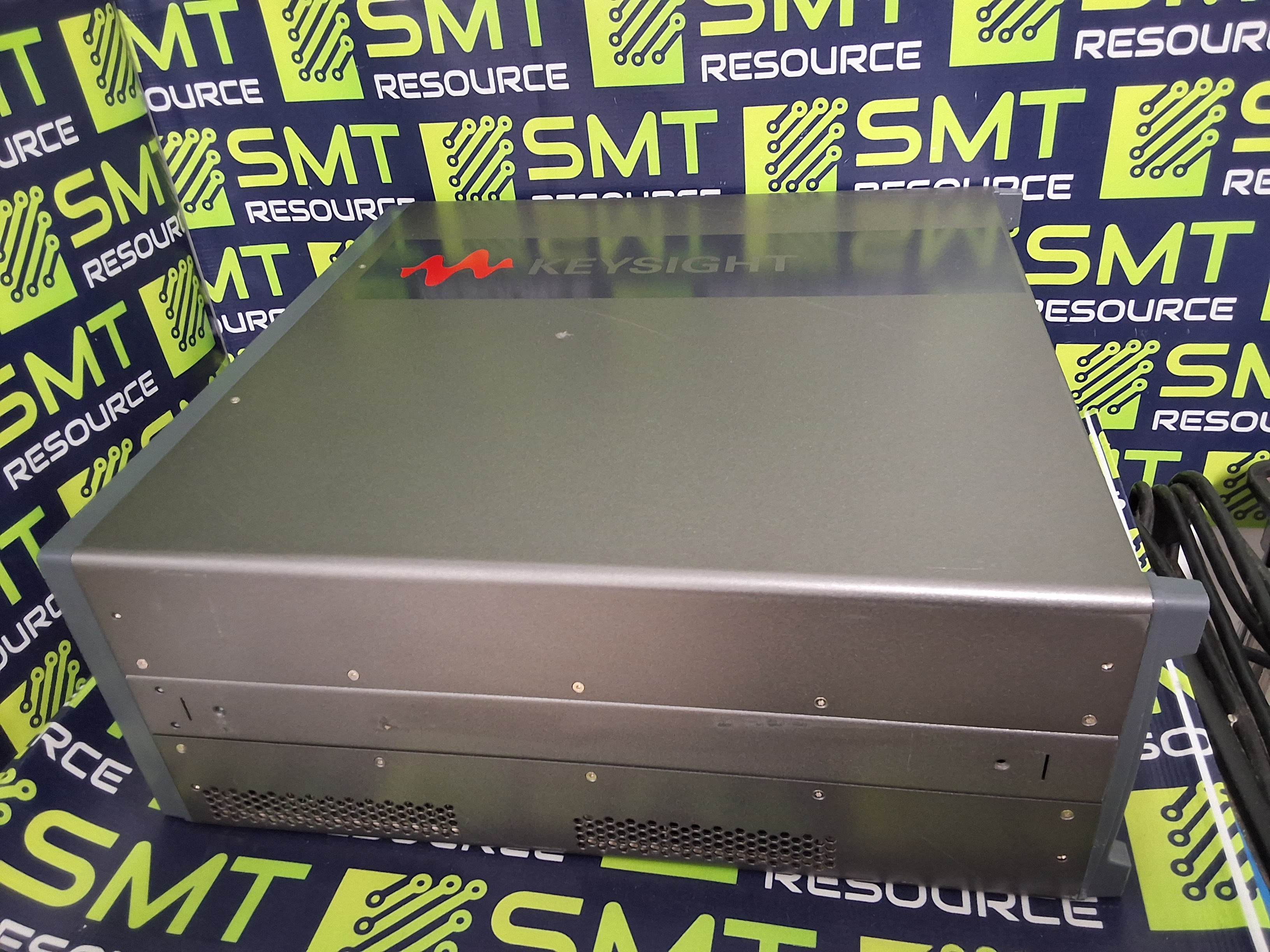 Used KEYSIGHT PXIe CHASSIS M9018B ADVANCED SWITCH FABRIC 18-SLOT 220/240V 1300W