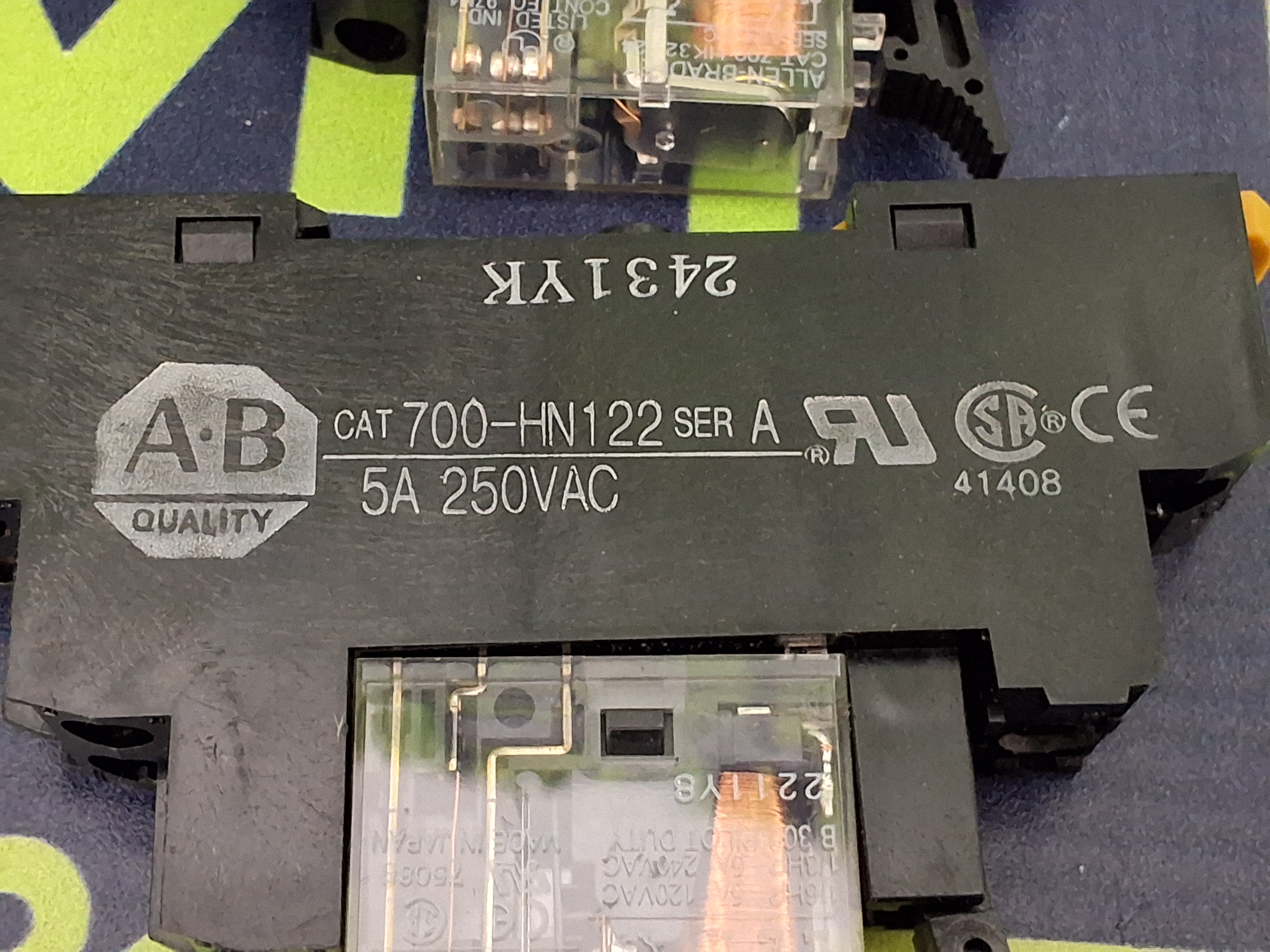 Used ALLEN-BRADLEY 700-HN122