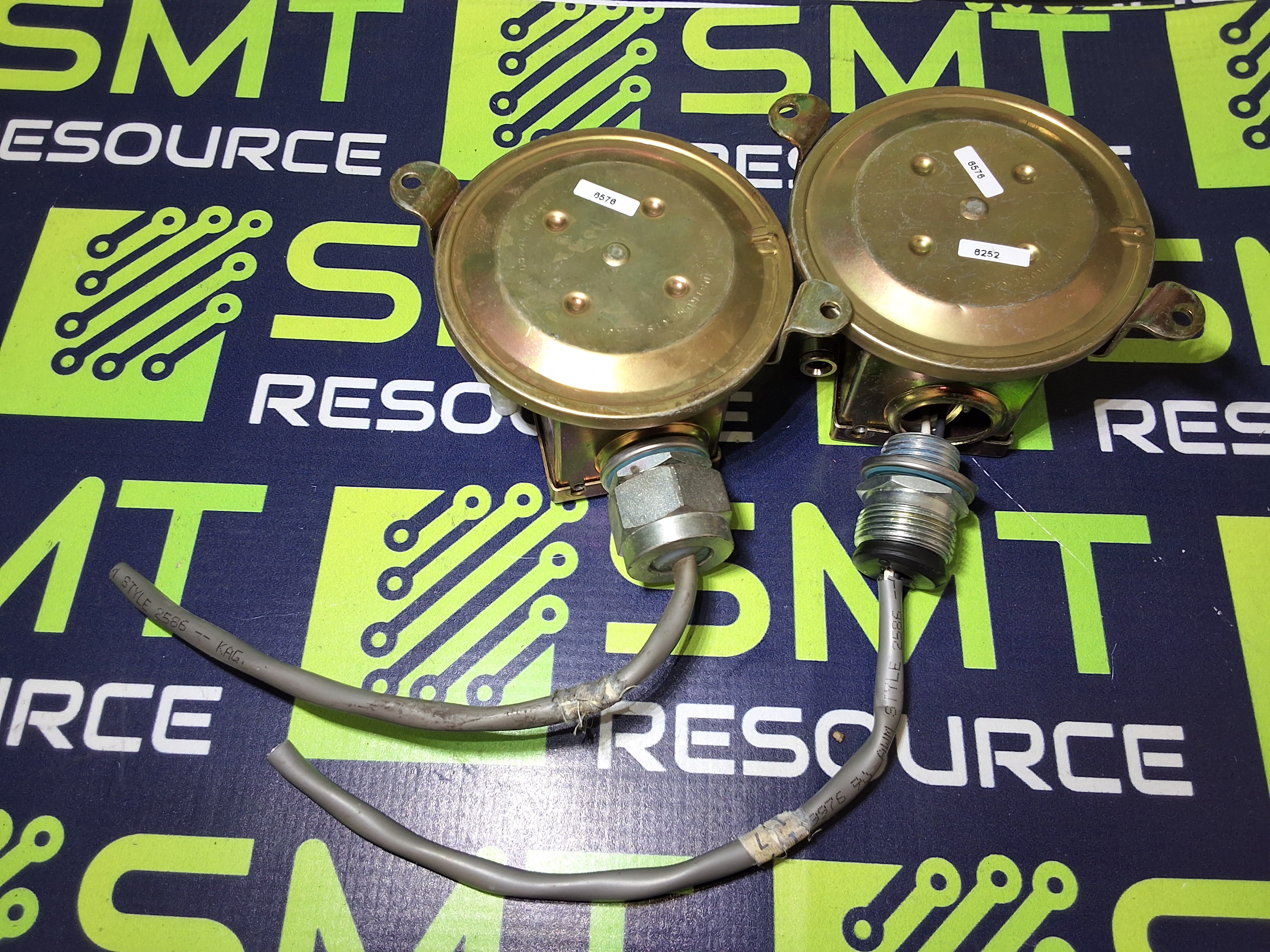 Used DWYER 1910-0 PRESSURE SWITCH - LOT OF 2 -