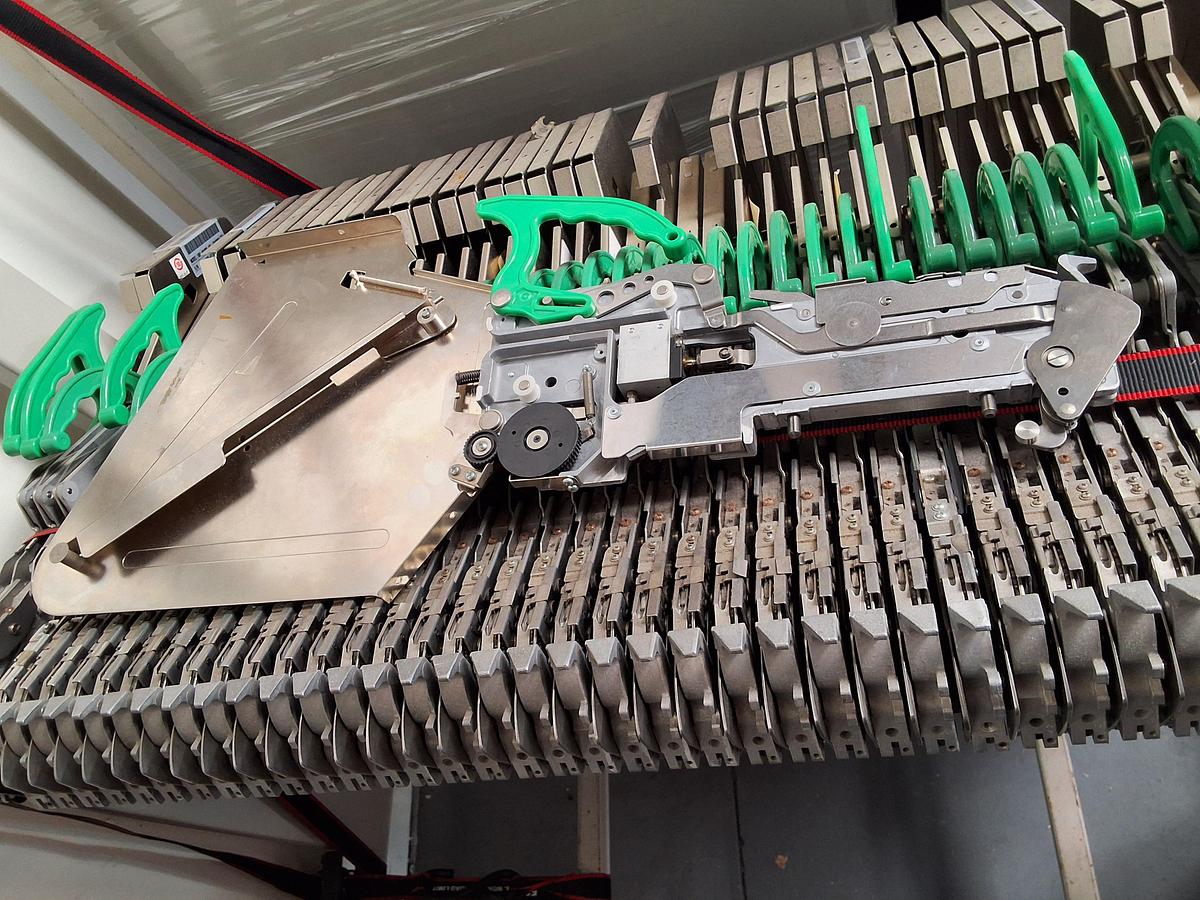 Used YAMAHA KW1-M1600-A01 (PA2903/77) CL SERIES 8mm FEEDER