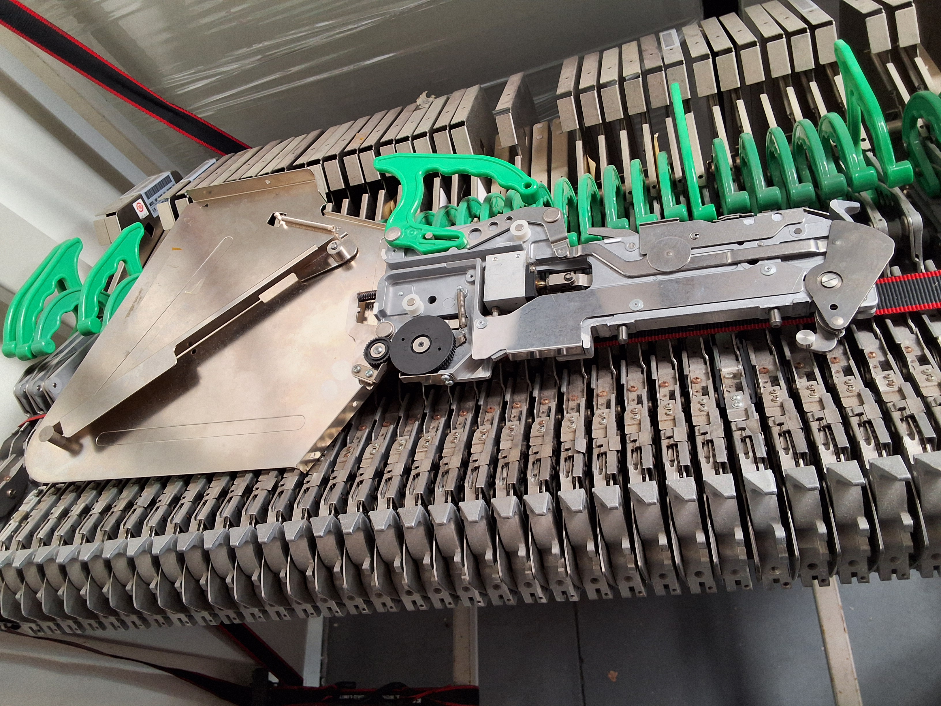 Used YAMAHA KW1-M1600-A01 (PA2903/77) CL SERIES 8mm FEEDER