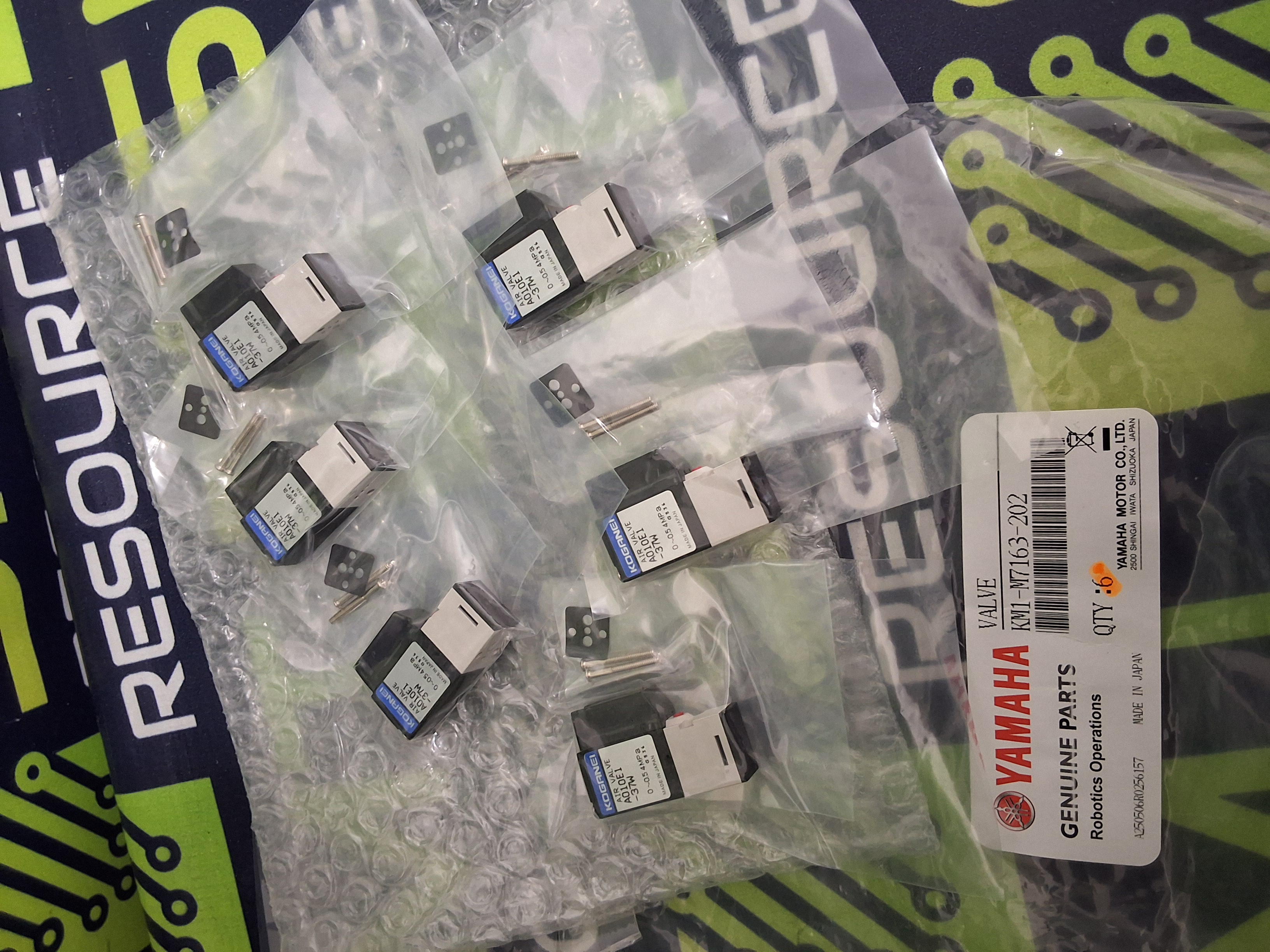 KOGANEI A010E1-37W COMPACT SOLENOID AIR VALVE - BRAND NEW