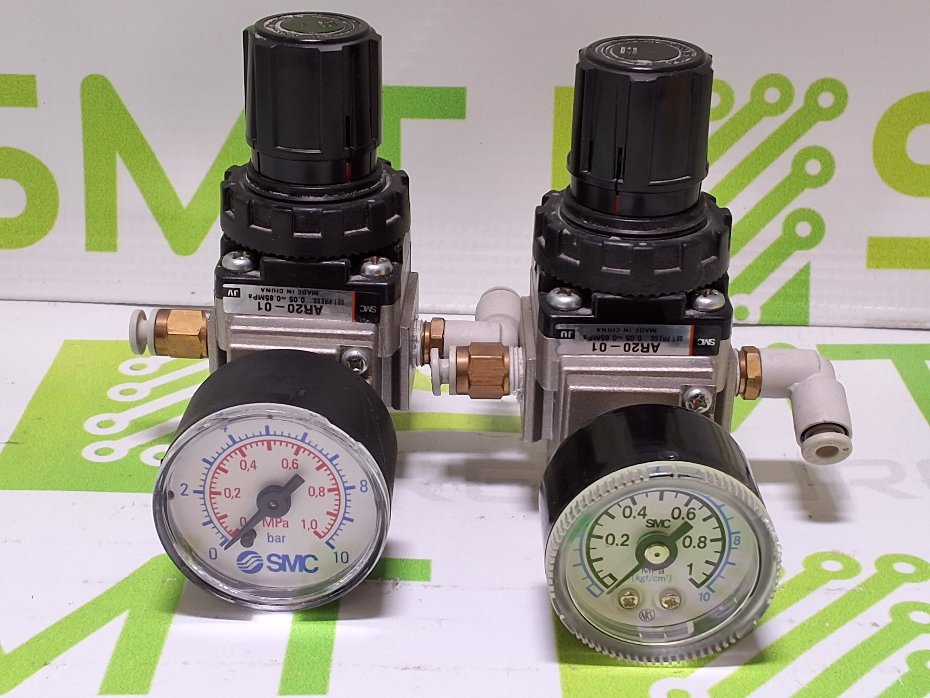 Used SMC AR20-01 PNEUMATIC REGULATOR W/ PRESSURE GAUGE