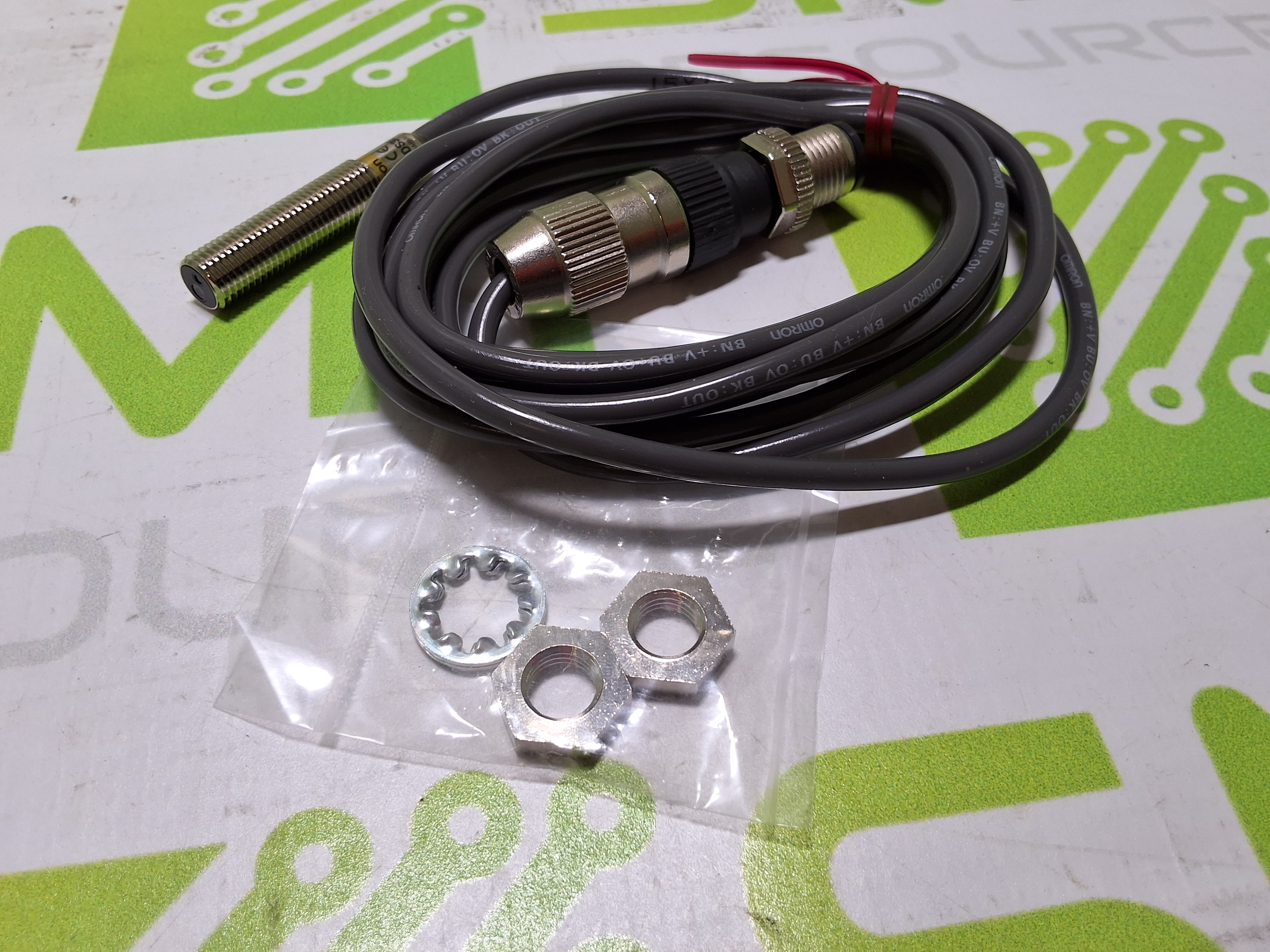 OMRON E3HTDS3E2 DIFFUSE PHOTOELECTRIC SENSOR SWITCH - BRAND NEW