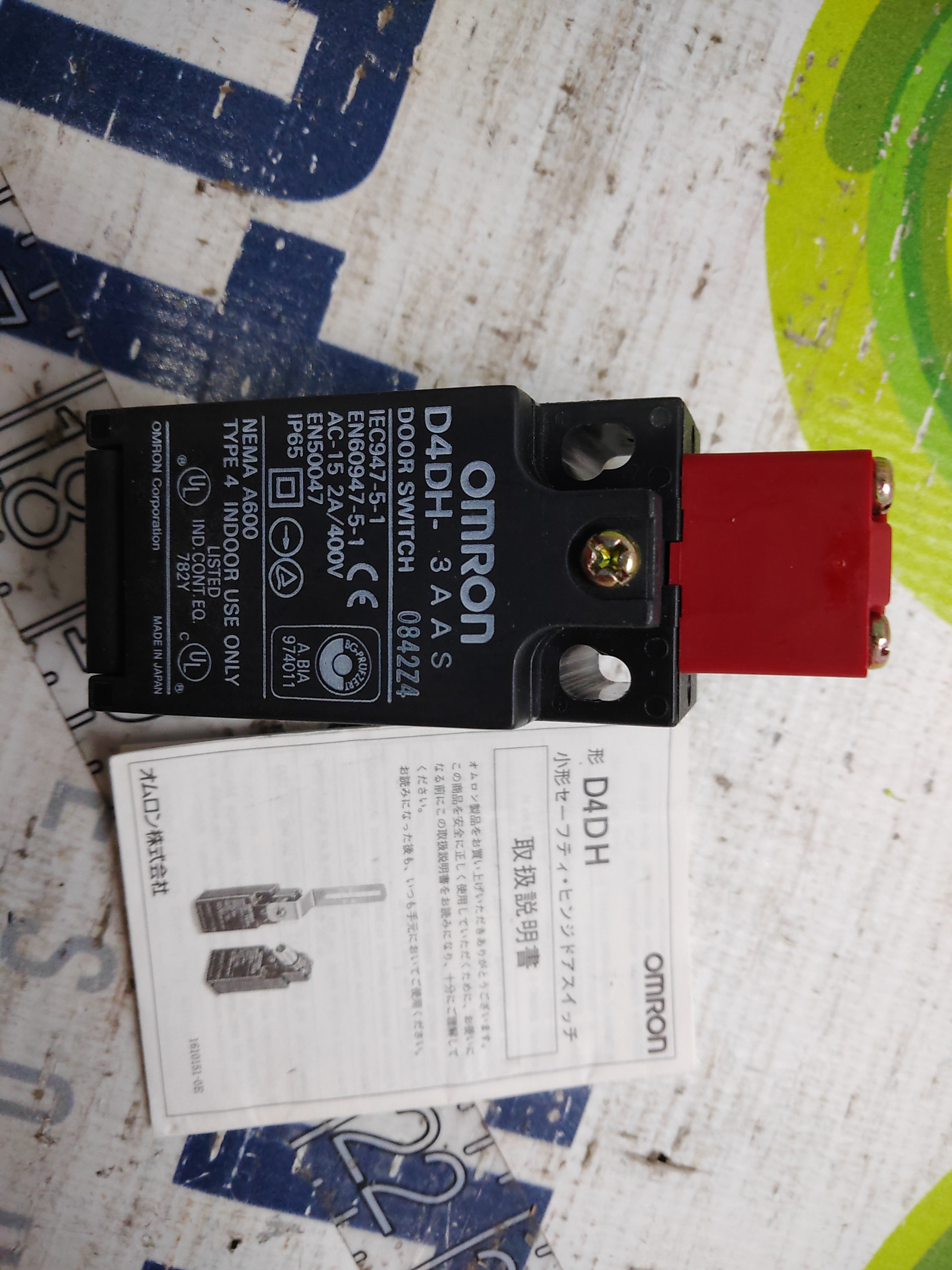 OMRON D4DH-3AAS SAFETY HINGED DOOR SWITCH