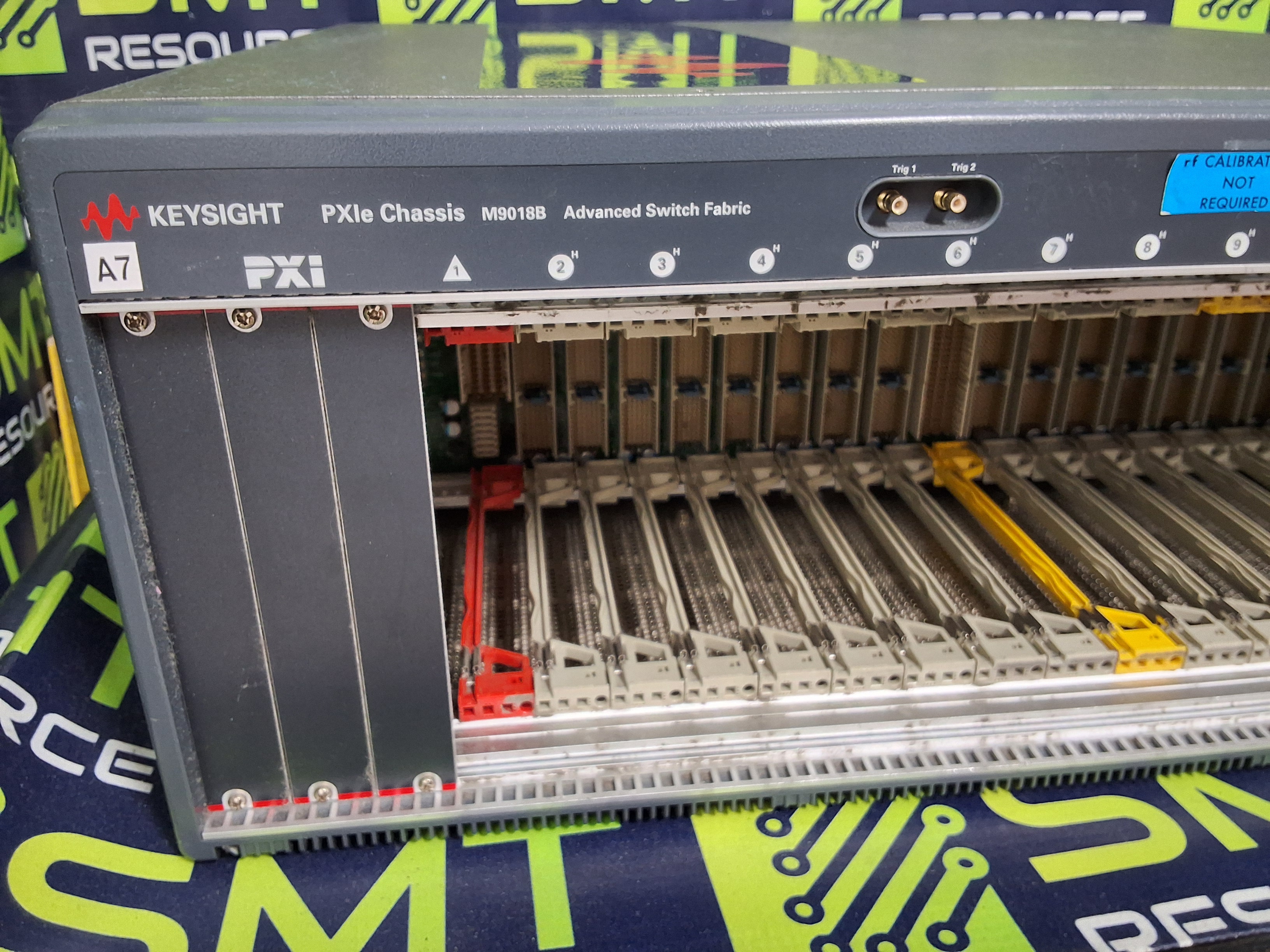 Used KEYSIGHT PXIe CHASSIS M9018B ADVANCED SWITCH FABRIC 18-SLOT 220/240V 1300W