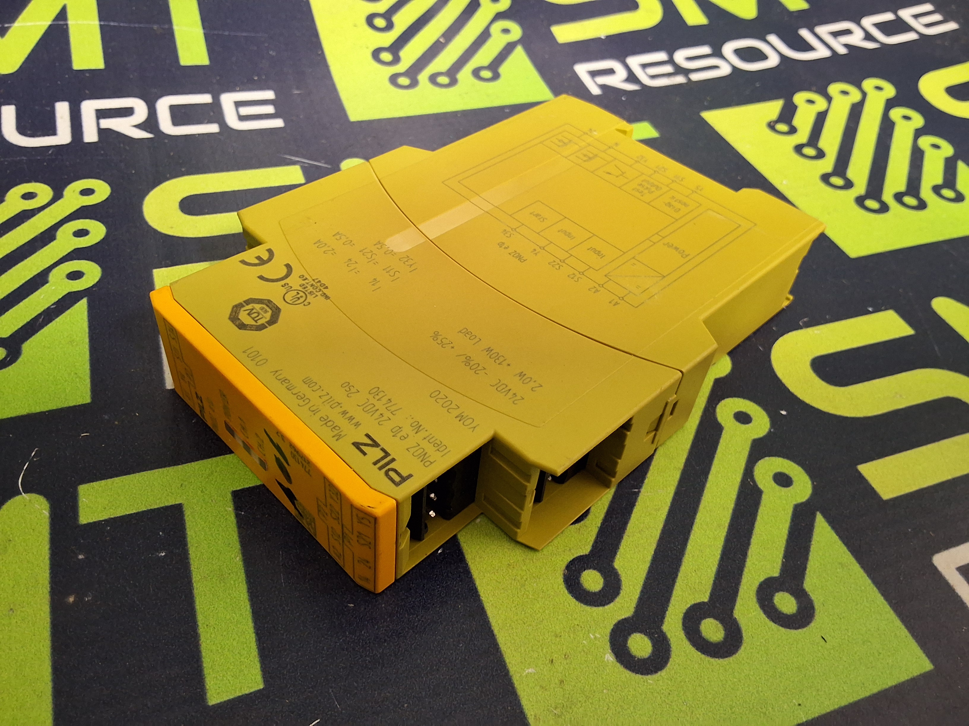 Used PILZ PNOZ e1p / 774130 SAFETY RELAY 24VDC