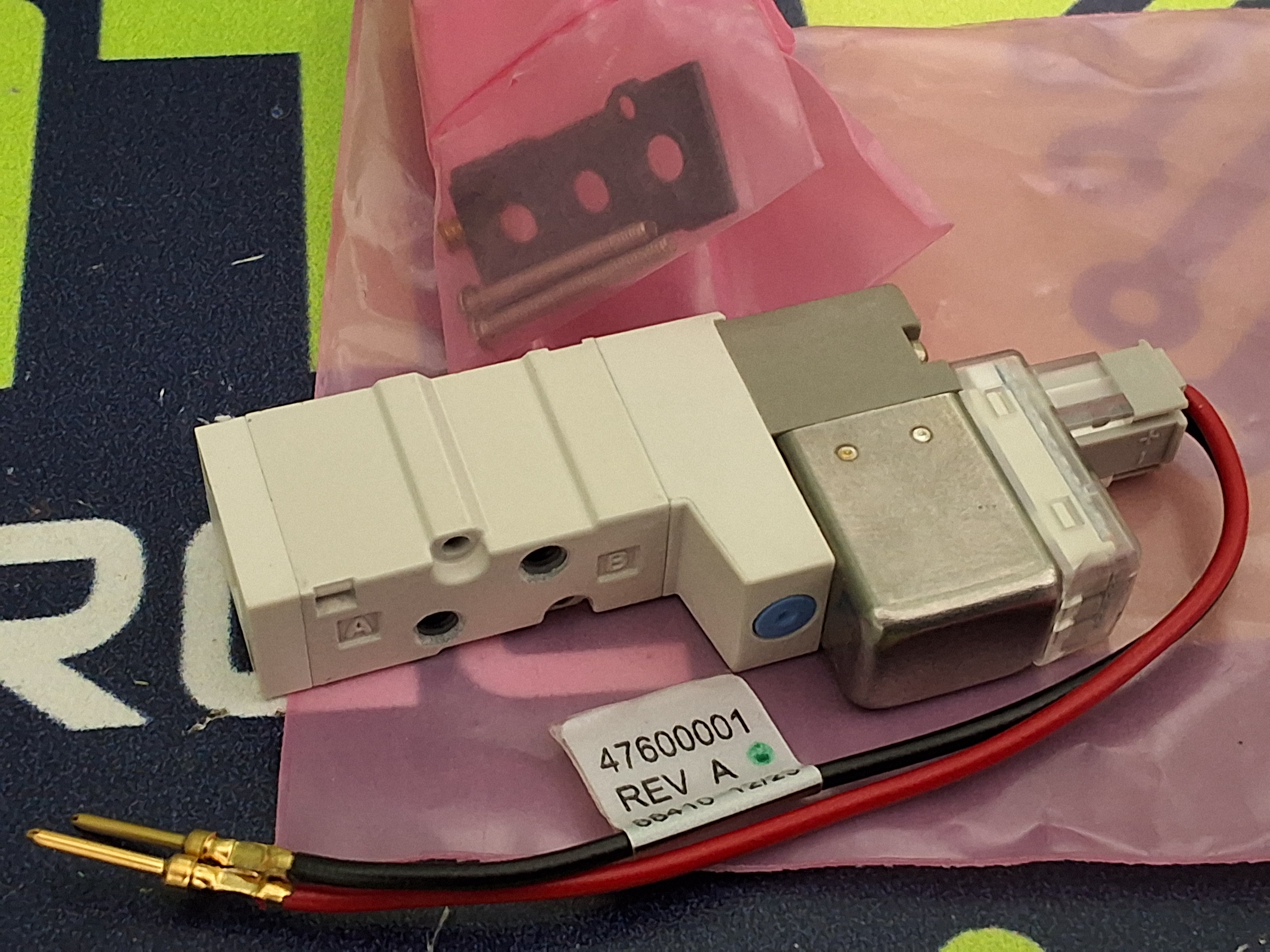 SMC SYJ3120-6LZ-M3 / 47600001 PNEUMATIC SOLENOID VALVE 12VDC - BRAND NEW