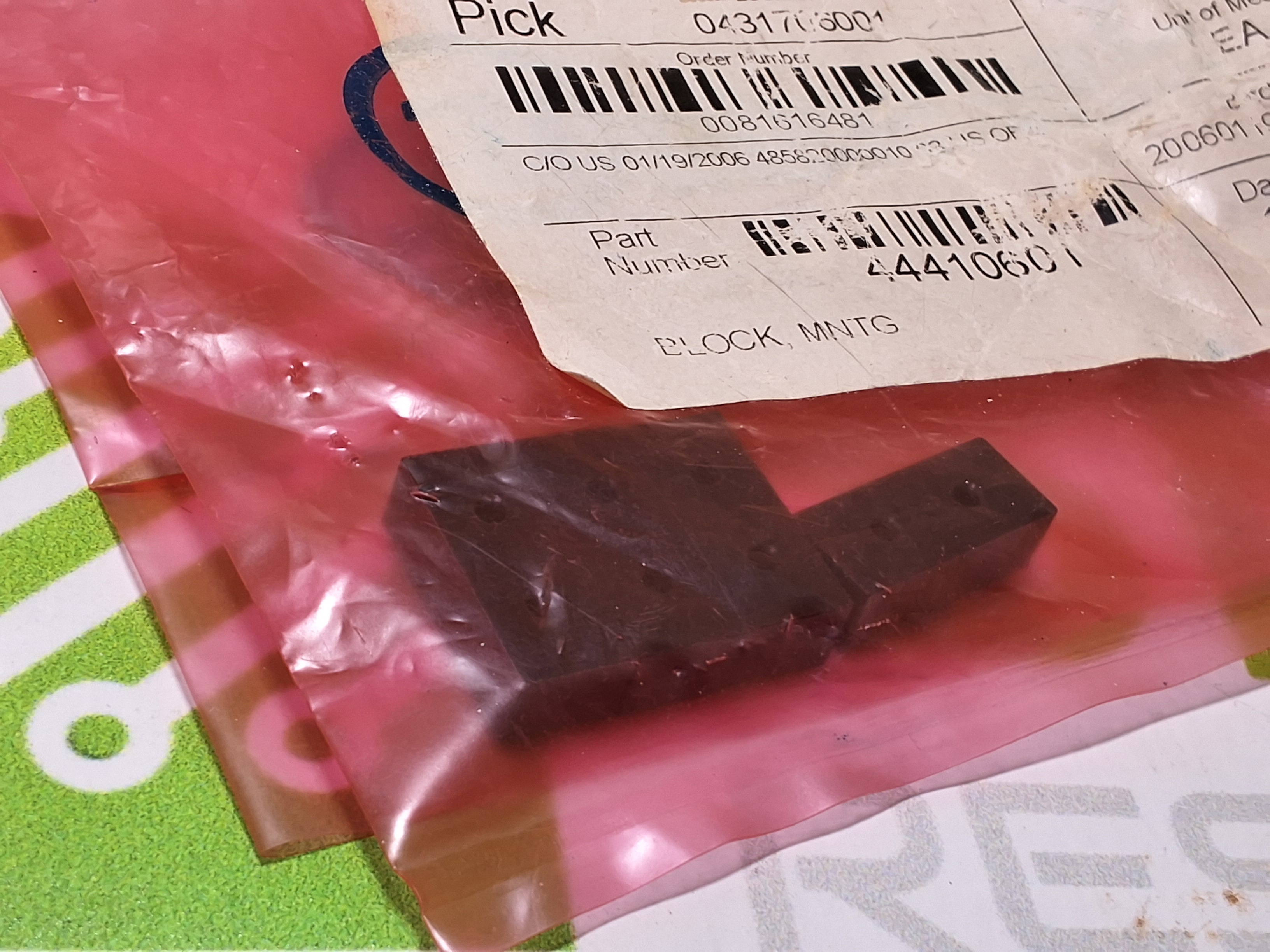 UNIVERSAL INSTRUMENTS 44410601 MNTG BLOCK - LOT OF 4 - NEW