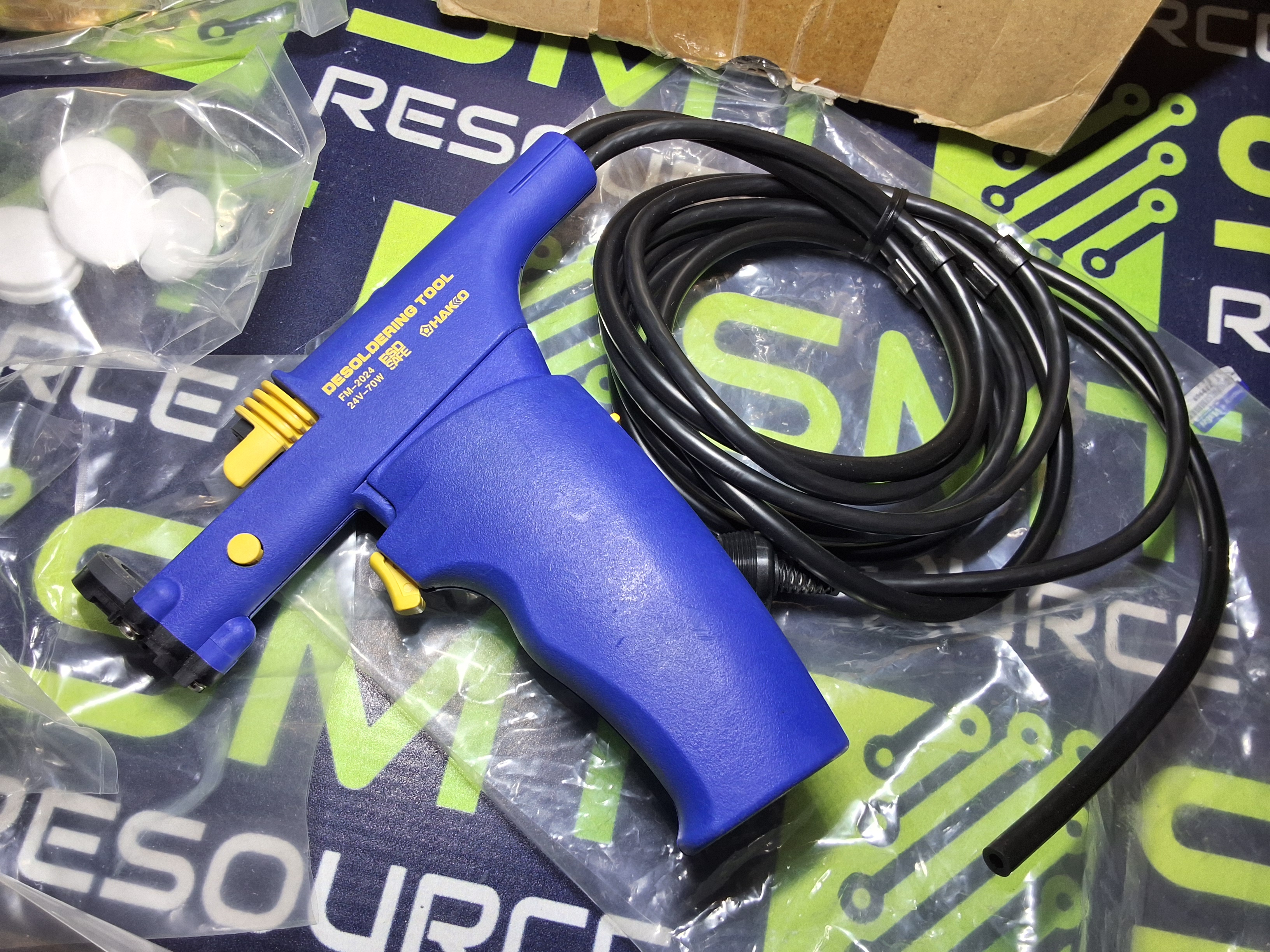 HAKKO FM2024-42 - DESOLDERING HANDPIECE WITH ACCESSORIES FM-2024 - BRAND NEW
