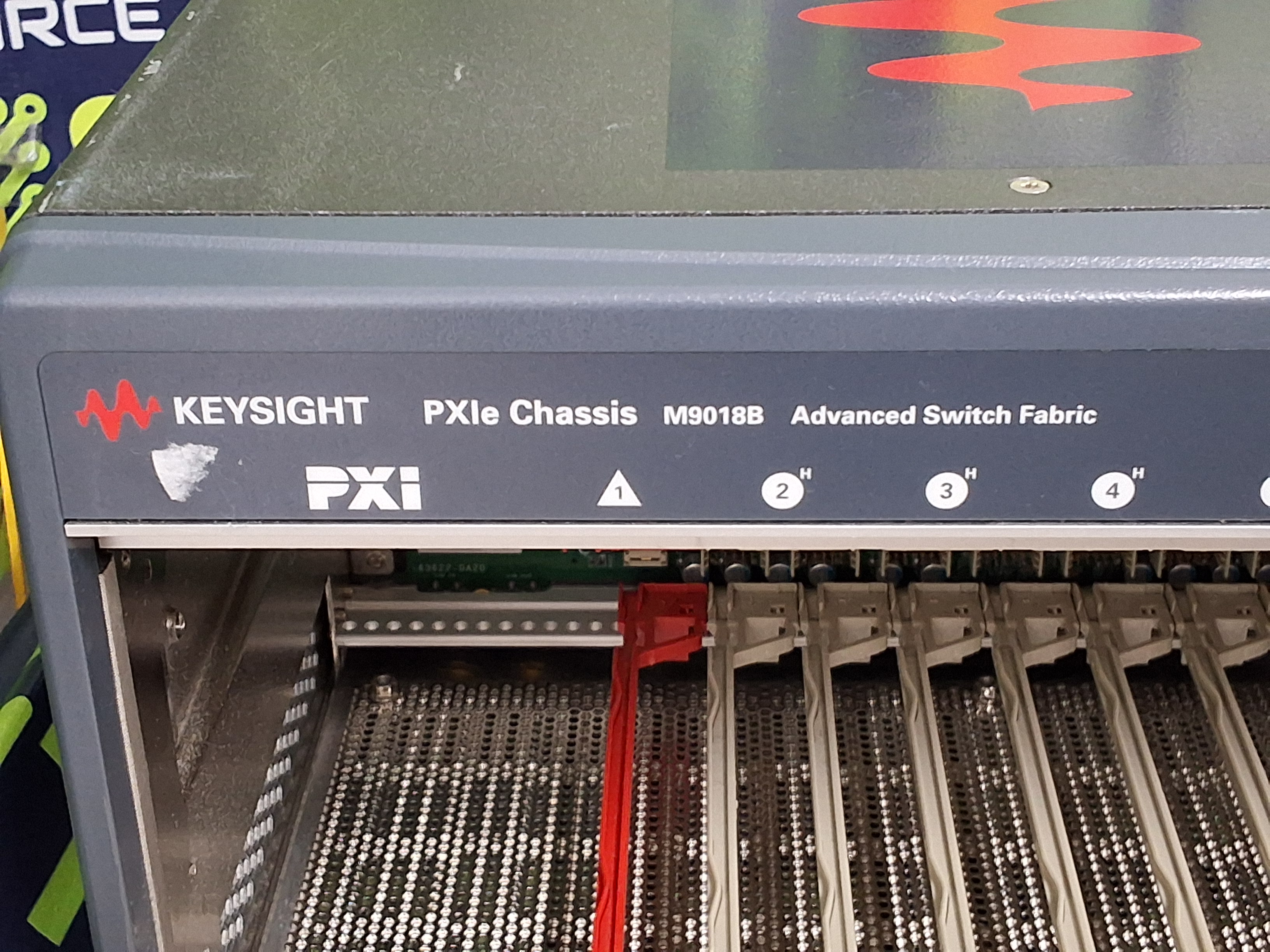 Used KEYSIGHT PXIe CHASSIS M9018B ADVANCED SWITCH FABRIC 18-SLOT 220/240V 1300W