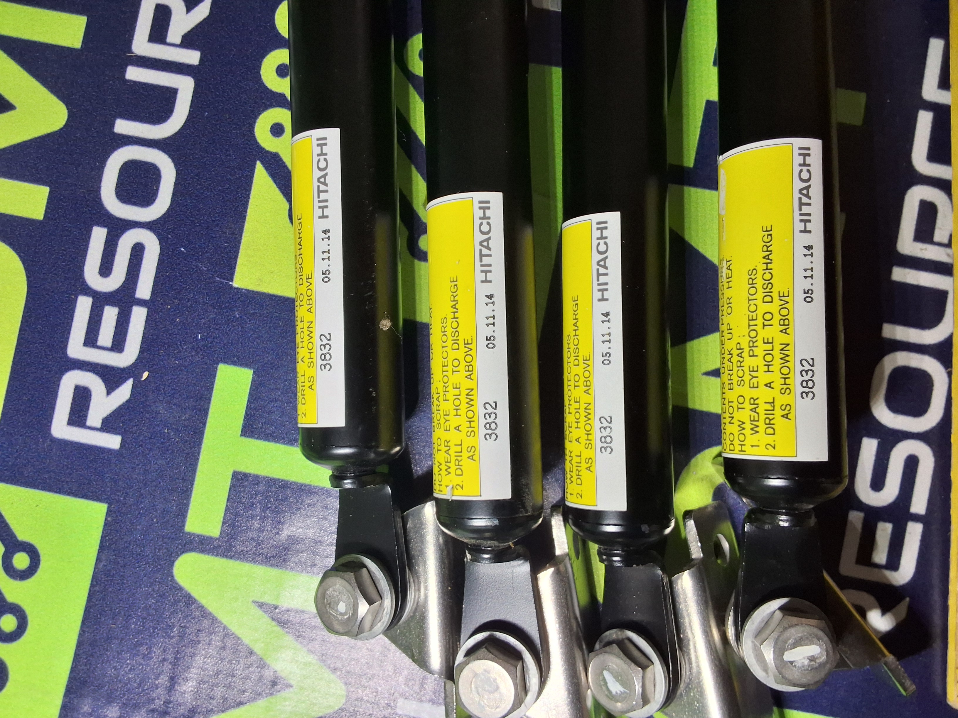 Used HITACHI 3832 GAS SPRING SHOCK / LIFT SUPPORT