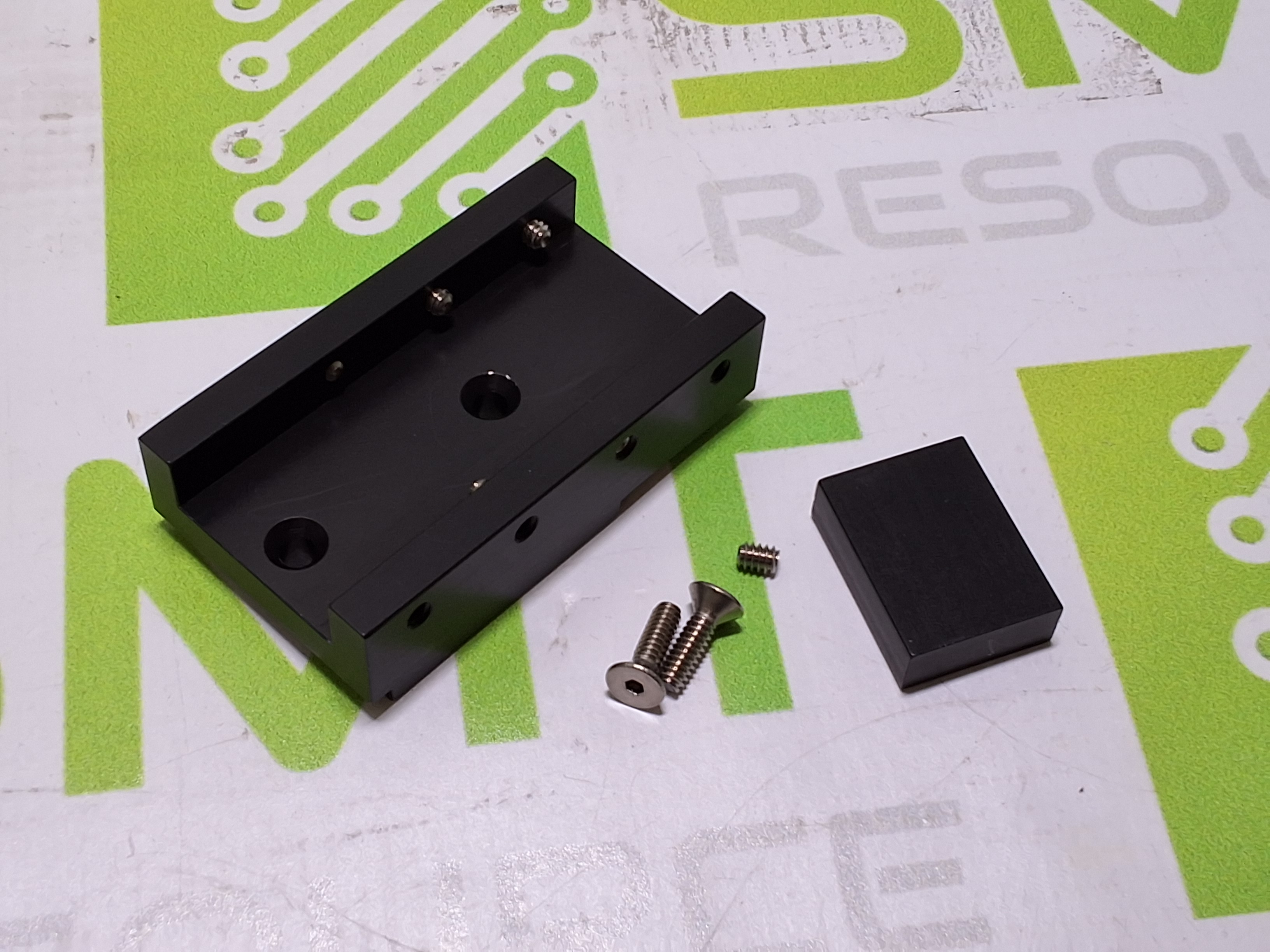 UNIVERSAL INSTRUMENTS MOUNTING BRACKET 5000-000-005 - NEW