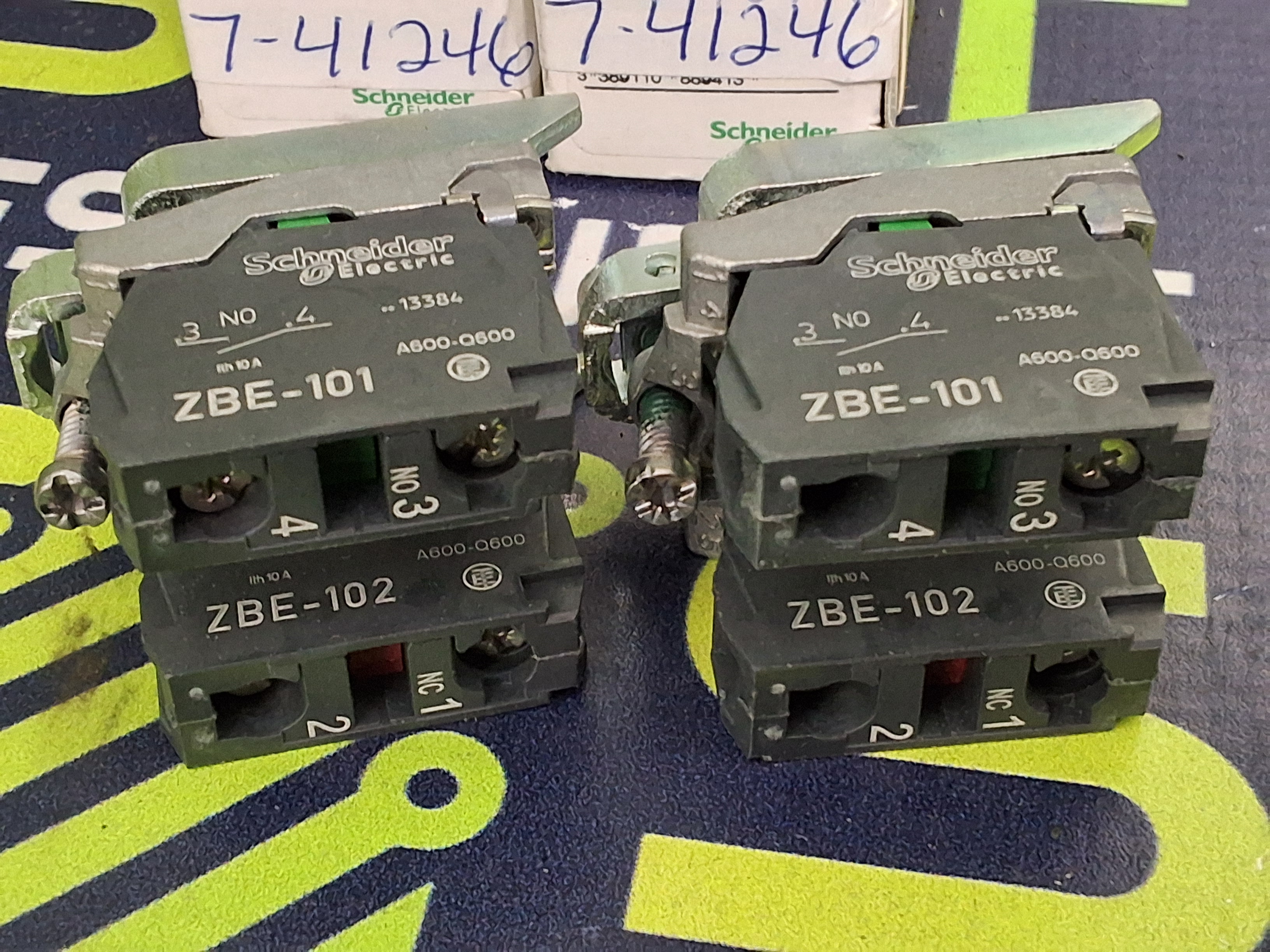 SCHNEIDER ELECTRIC ZB4BZ105 CONTACT BLOCK ASSEMBLY WITH METAL MOUNTING COLLAR - BRAND NEW