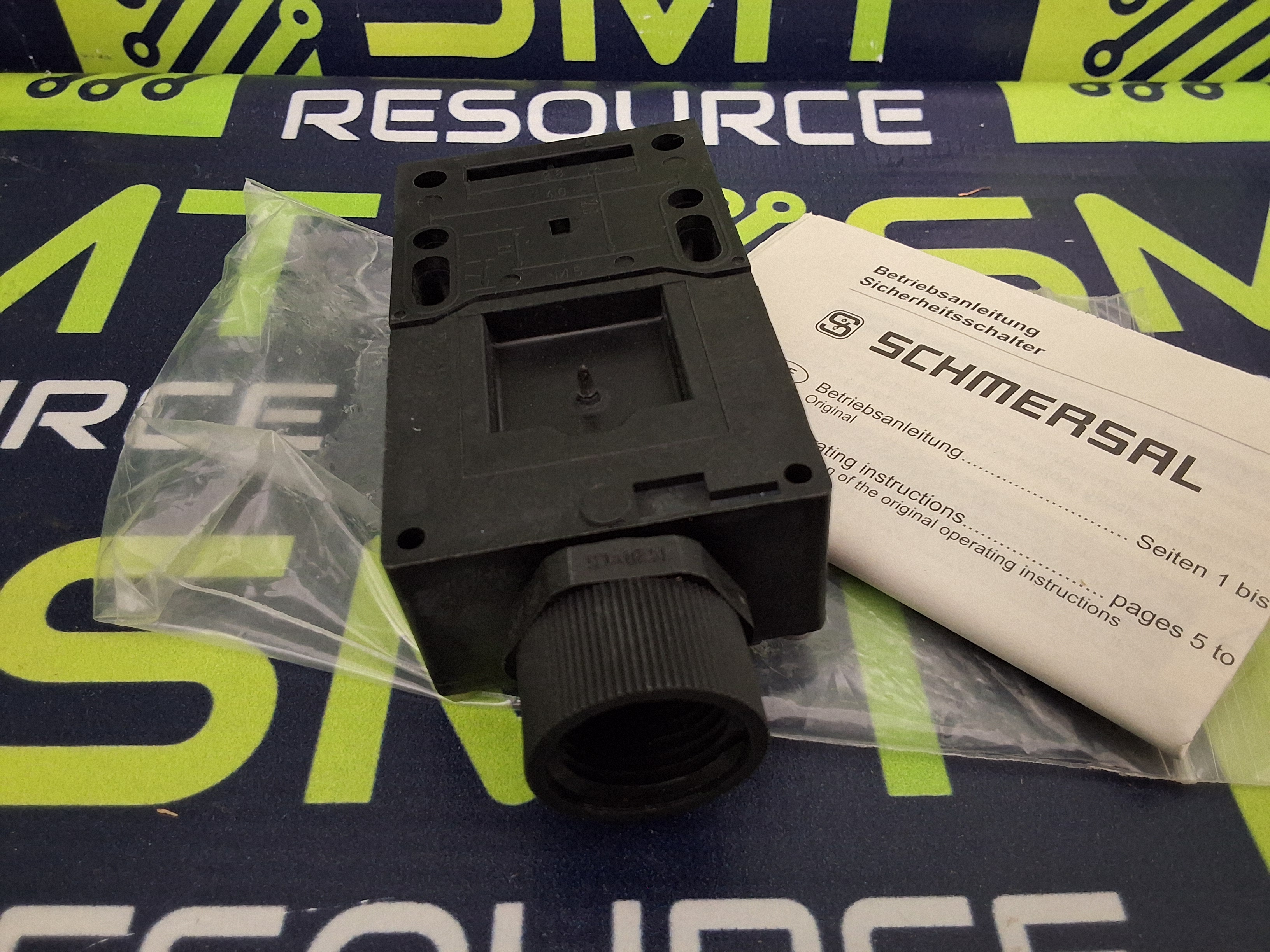 SCHMERSAL AZ16-02ZVK-M20 SAFETY INTERLOCK SWITCH - BRAND NEW