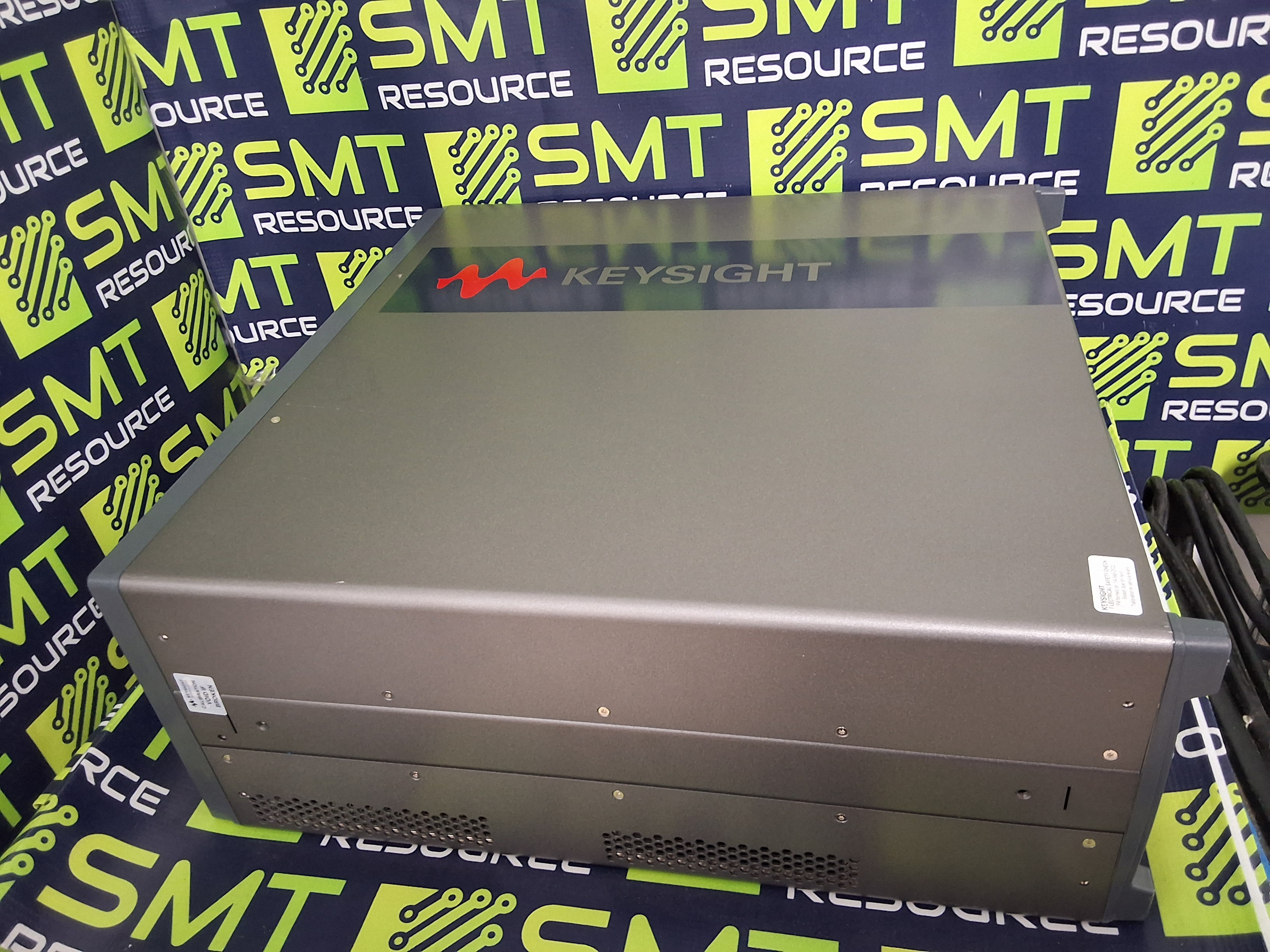 Used KEYSIGHT PXIe CHASSIS M9018B ADVANCED SWITCH FABRIC 18-SLOT 220/240V 1300W