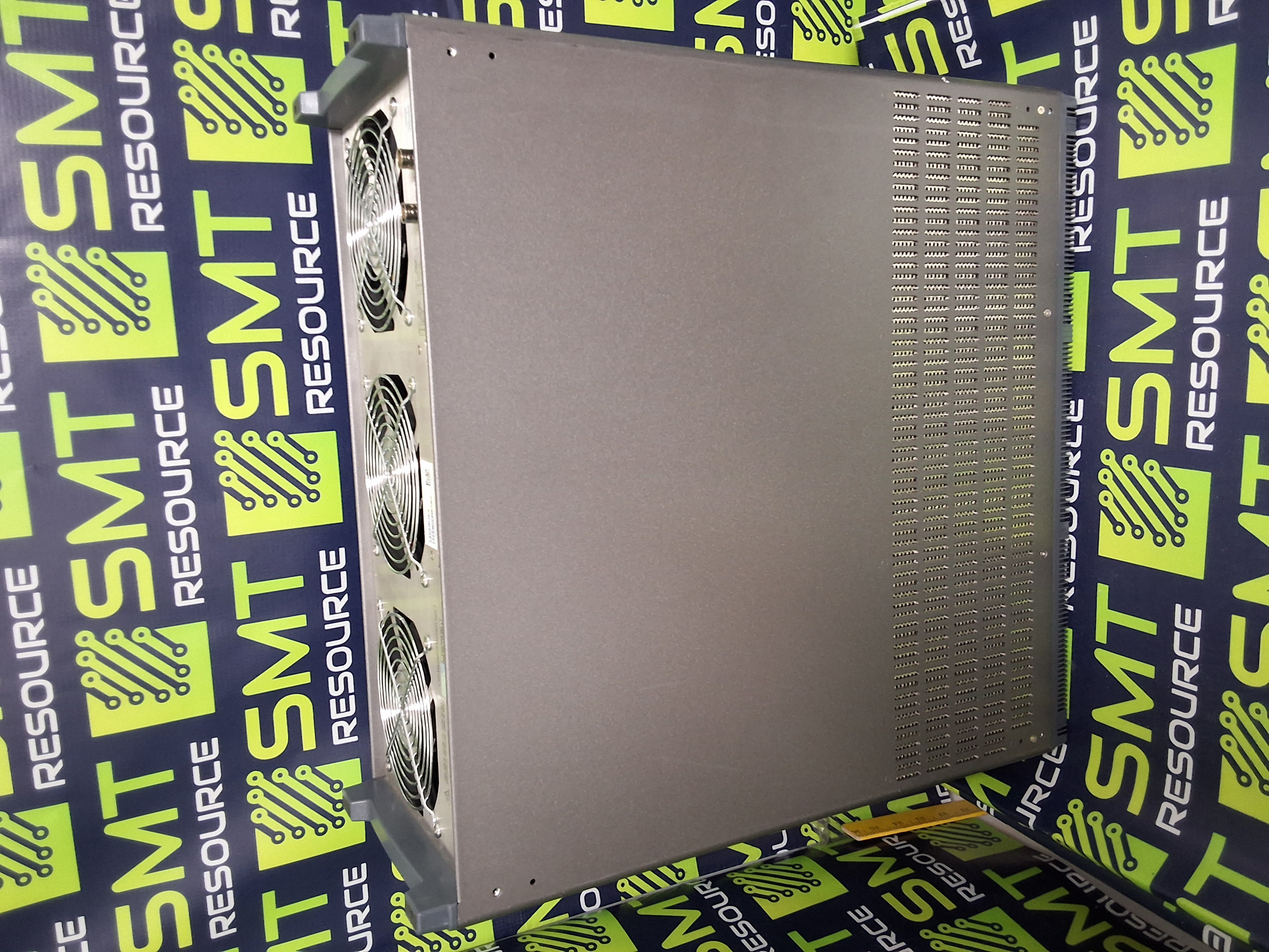 Used KEYSIGHT PXIe CHASSIS M9018B ADVANCED SWITCH FABRIC 18-SLOT 220/240V 1300W