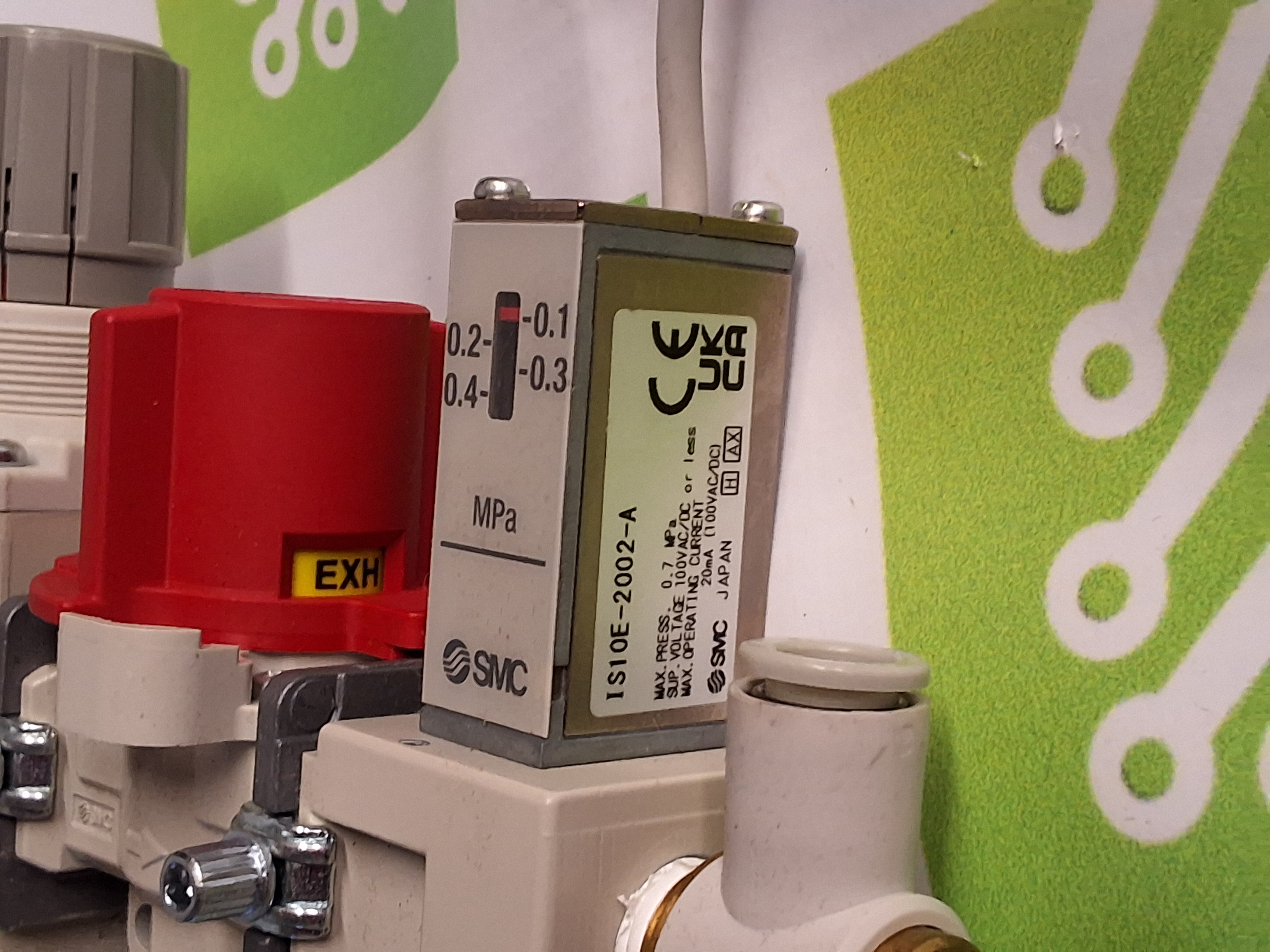 Used SMC FILTER REGULATOR AW20-02E-B W/ PRESSURE RELEASE VALVE AND PRESSURE SWITCH