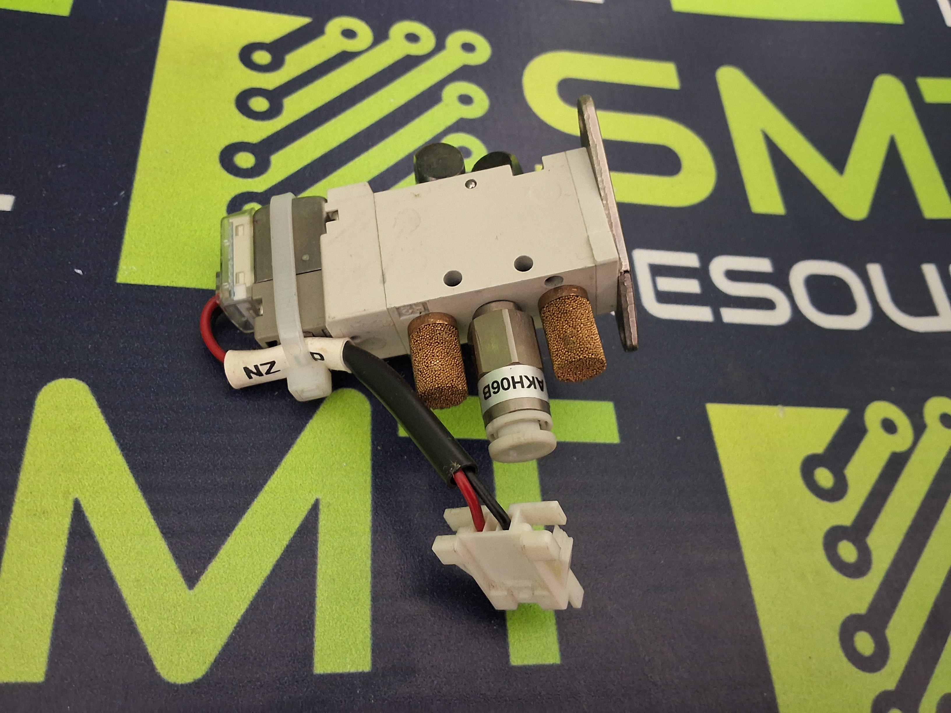 Used SMC SYJ5120-5H-M5-F PNEUMATIC SOLENOID VALVE