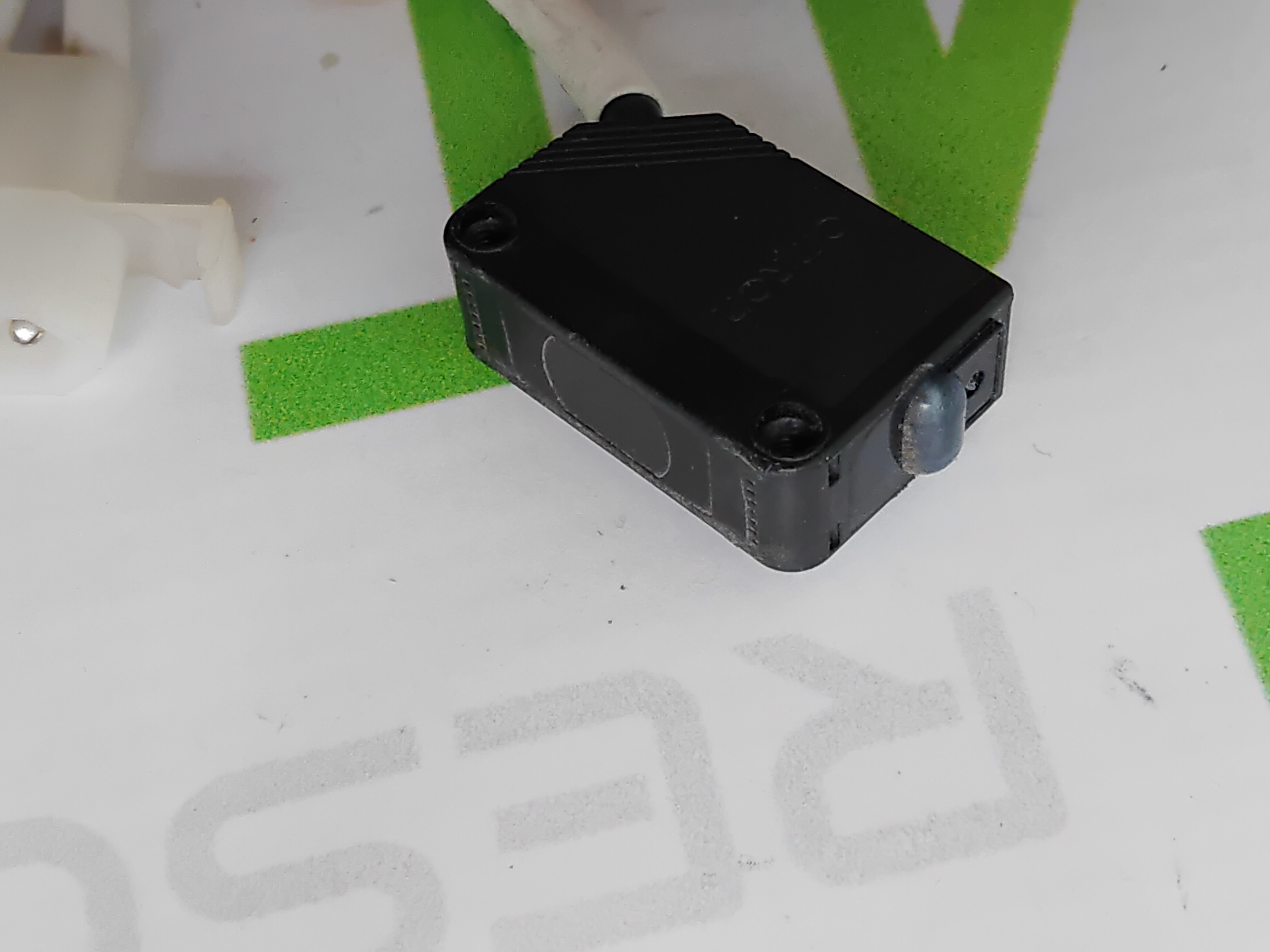 Used OMRON E3Z-T81-L AND E3Z-T81-D PHOTOELECTRIC SENSOR